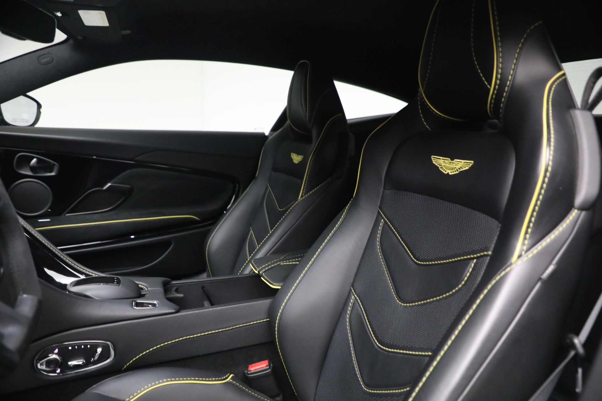 Used-2019-Aston-Martin-DBS-Superleggera