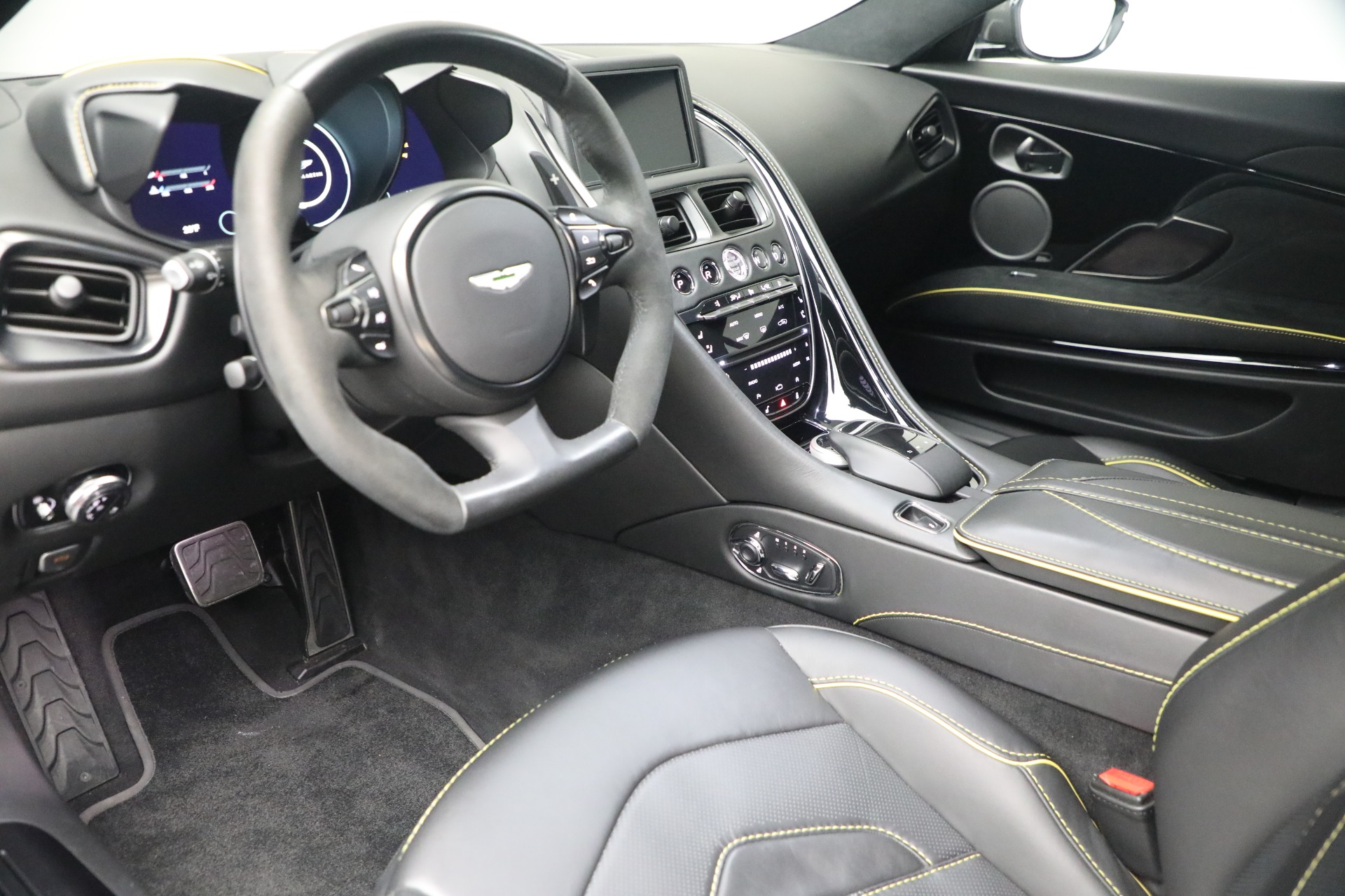 Used-2019-Aston-Martin-DBS-Superleggera