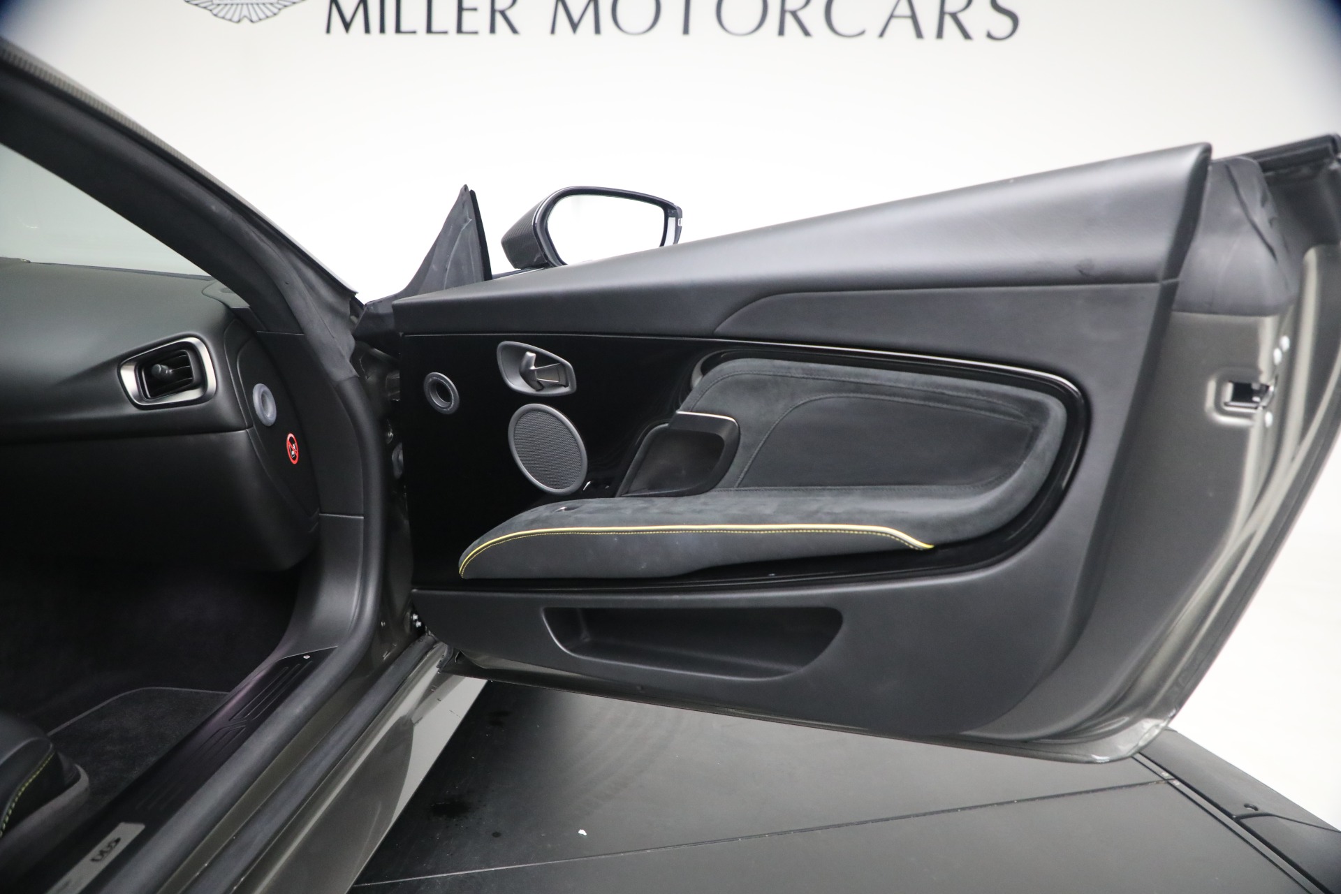 Used-2019-Aston-Martin-DBS-Superleggera