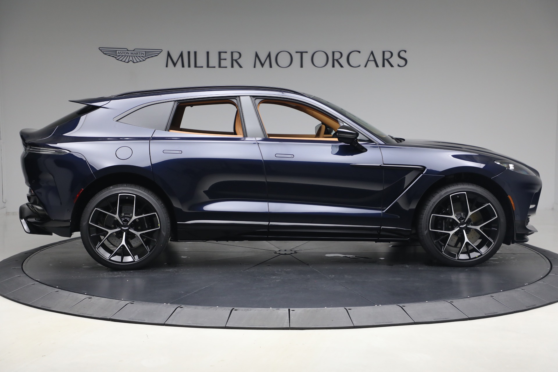 New-2026-Aston-Martin-DBX-707