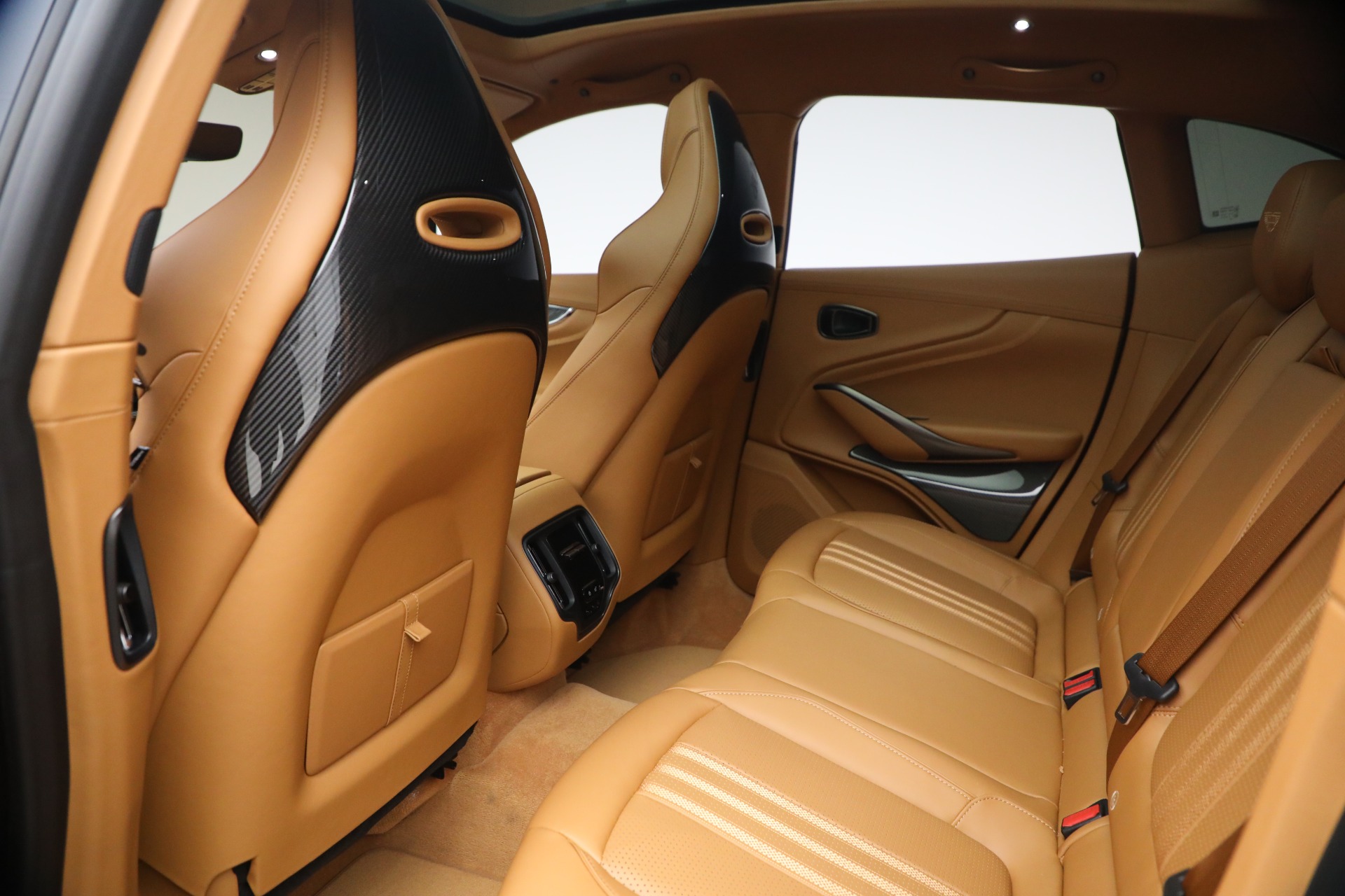 New-2026-Aston-Martin-DBX-707