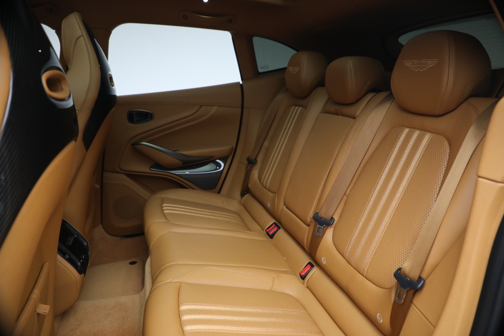 New-2026-Aston-Martin-DBX-707