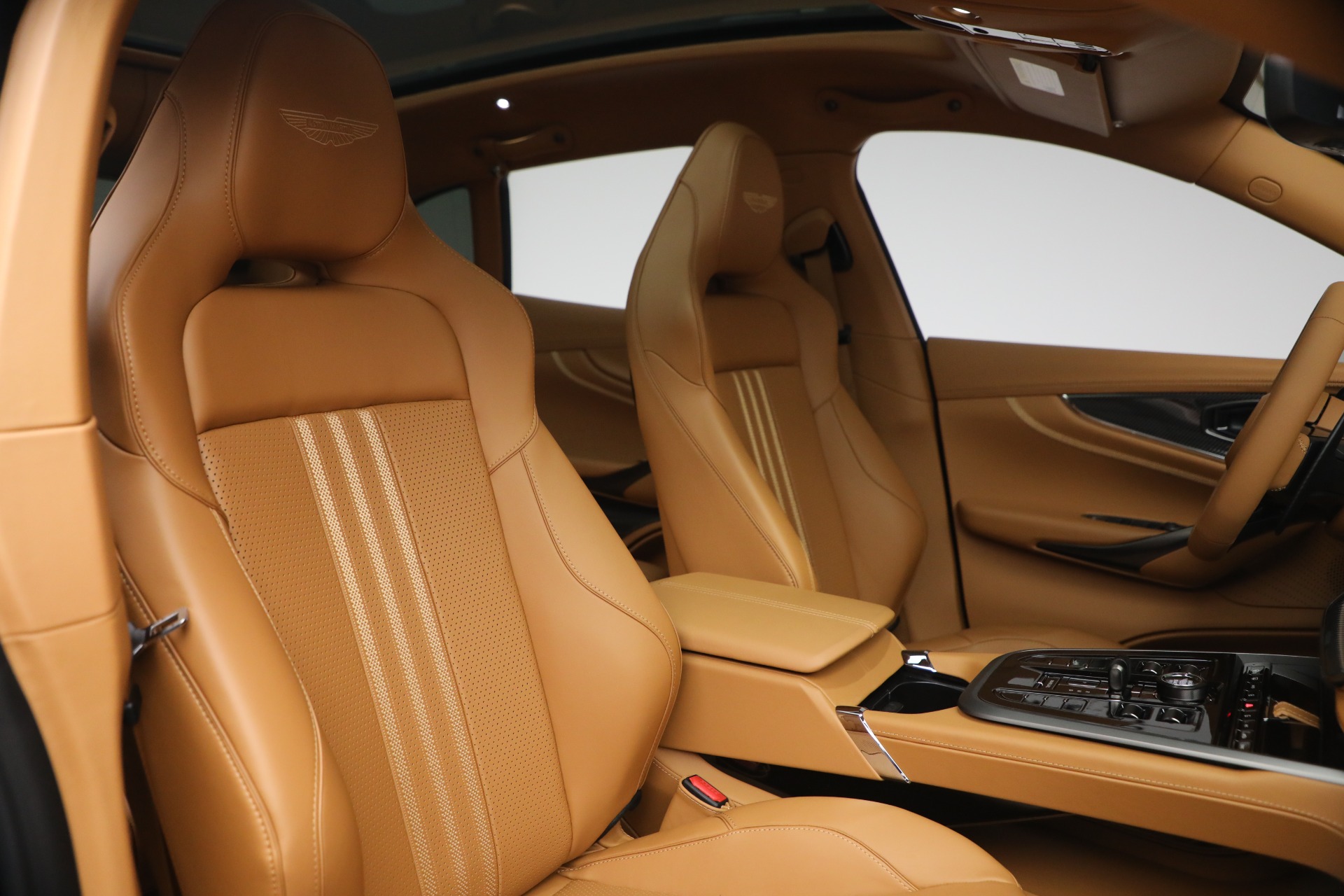 New-2026-Aston-Martin-DBX-707