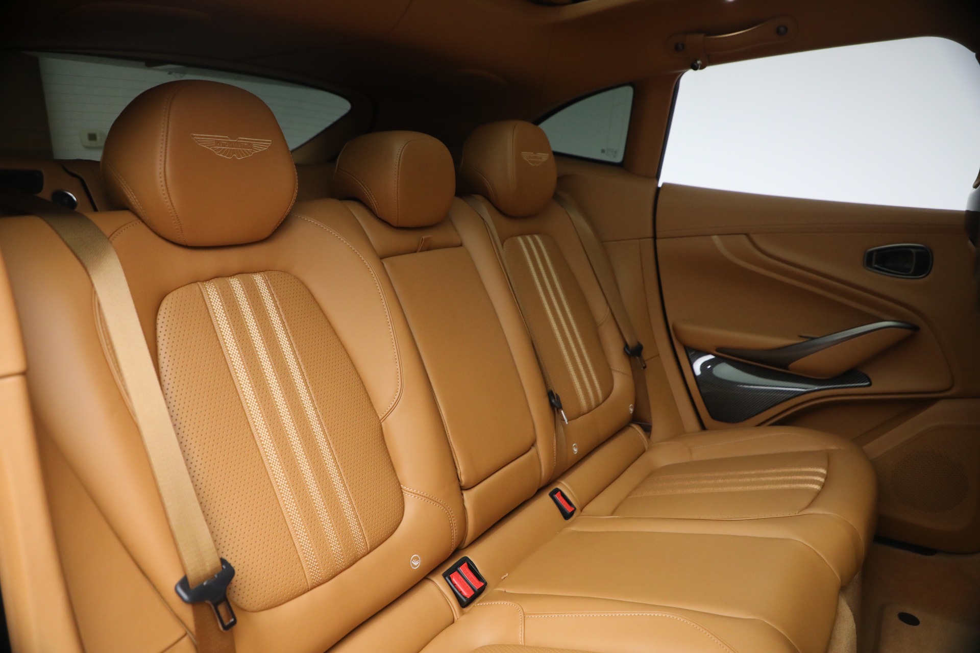 New-2026-Aston-Martin-DBX-707