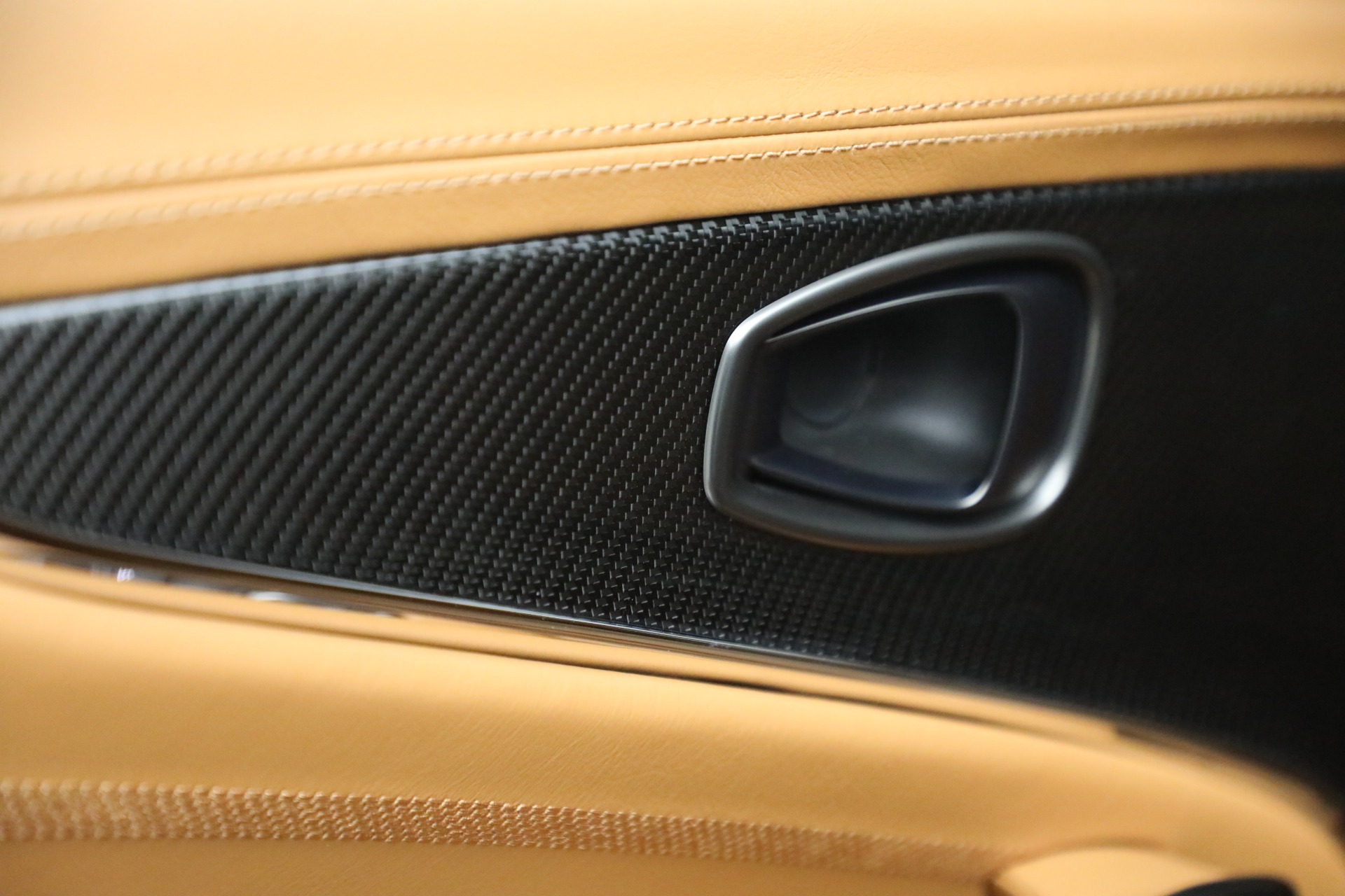 New-2026-Aston-Martin-DBX-707