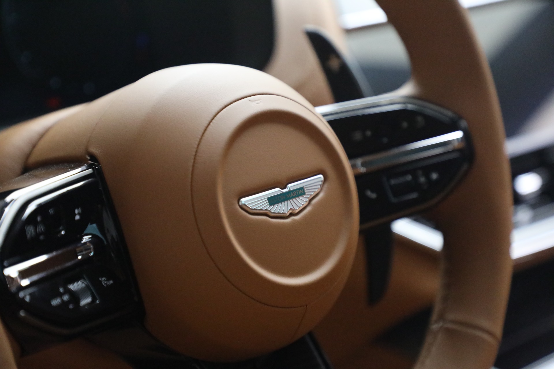 New-2026-Aston-Martin-DBX-707