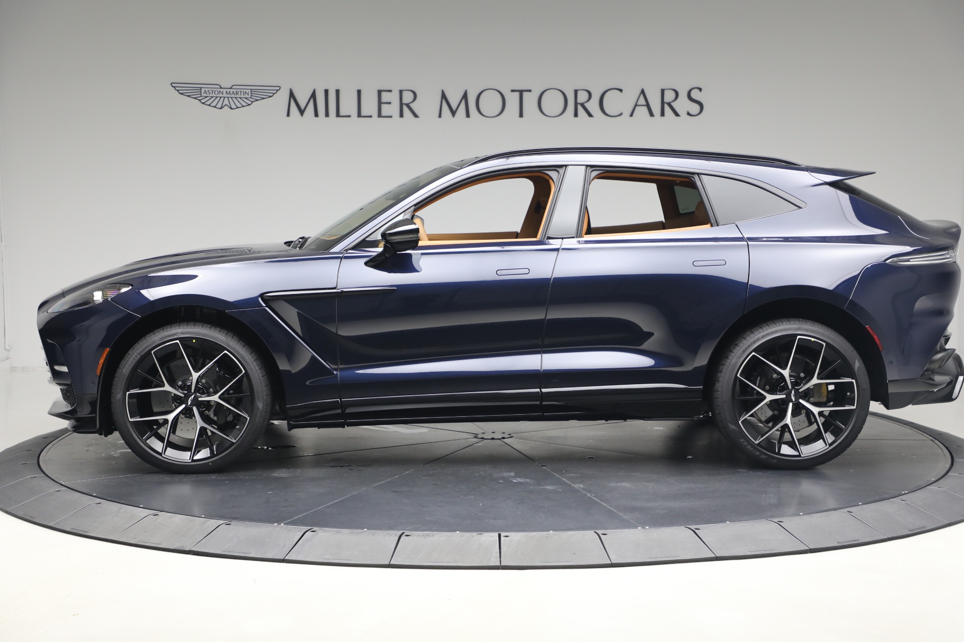 New-2026-Aston-Martin-DBX-707