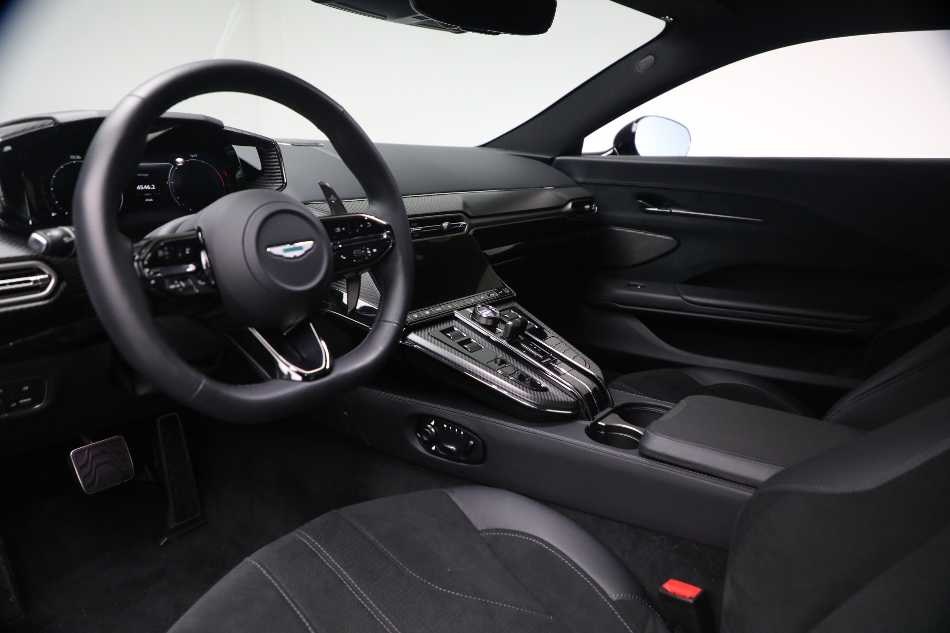 Used-2025-Aston-Martin-Vantage