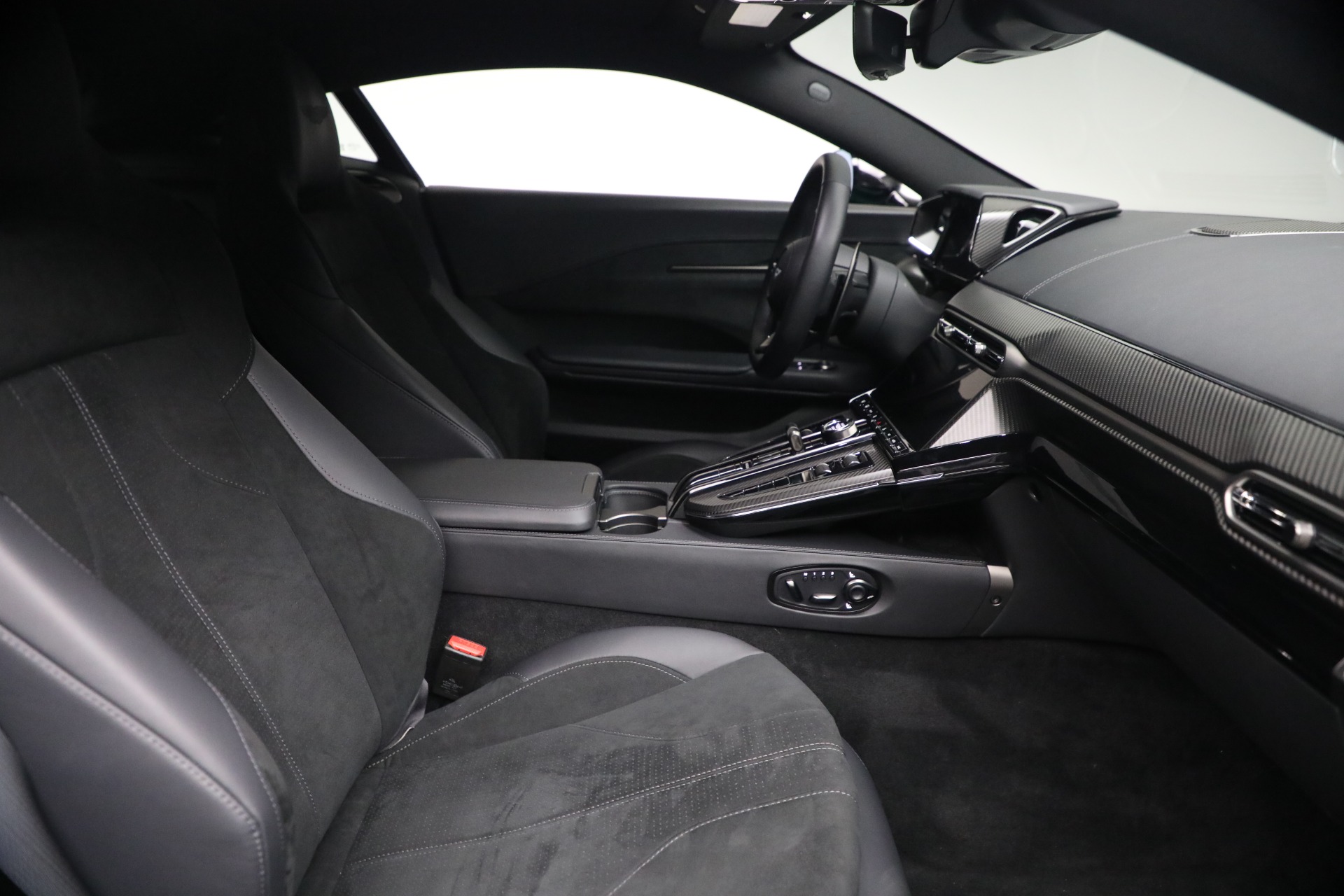 Used-2025-Aston-Martin-Vantage