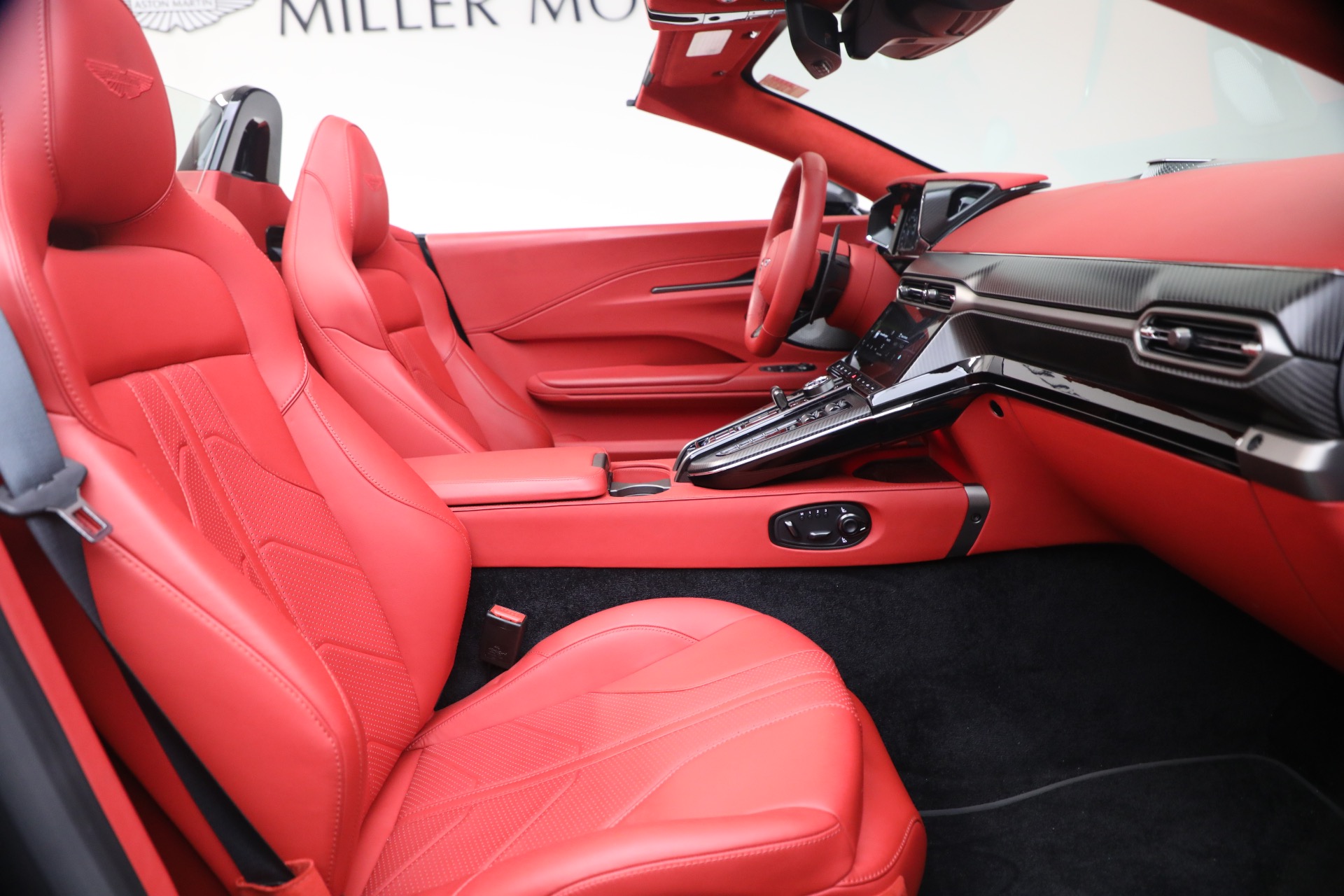 Used-2026-Aston-Martin-Vantage-Roadster