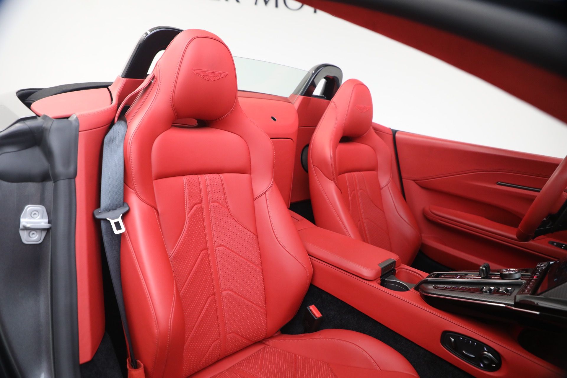 Used-2026-Aston-Martin-Vantage-Roadster
