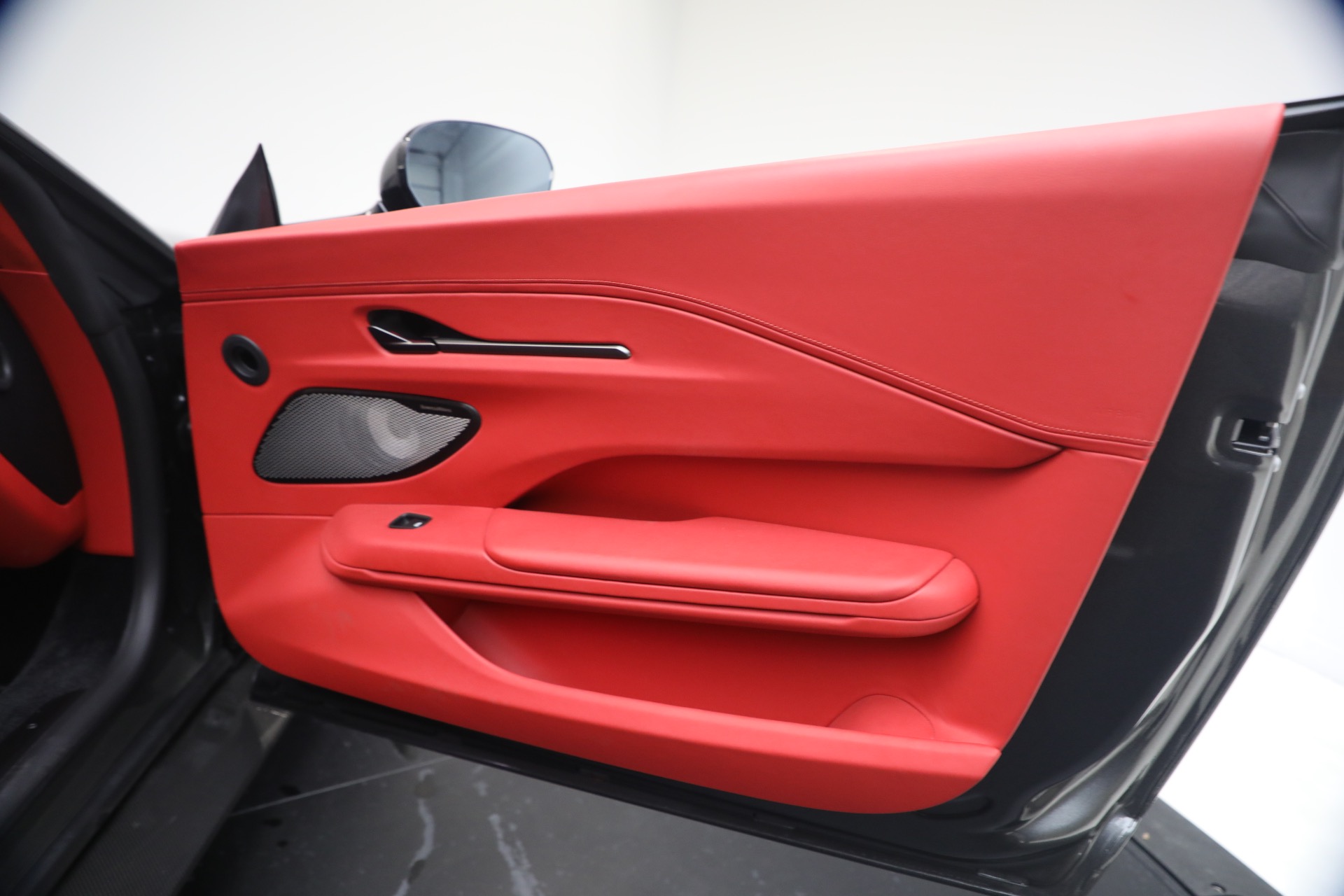 Used-2026-Aston-Martin-Vantage-Roadster