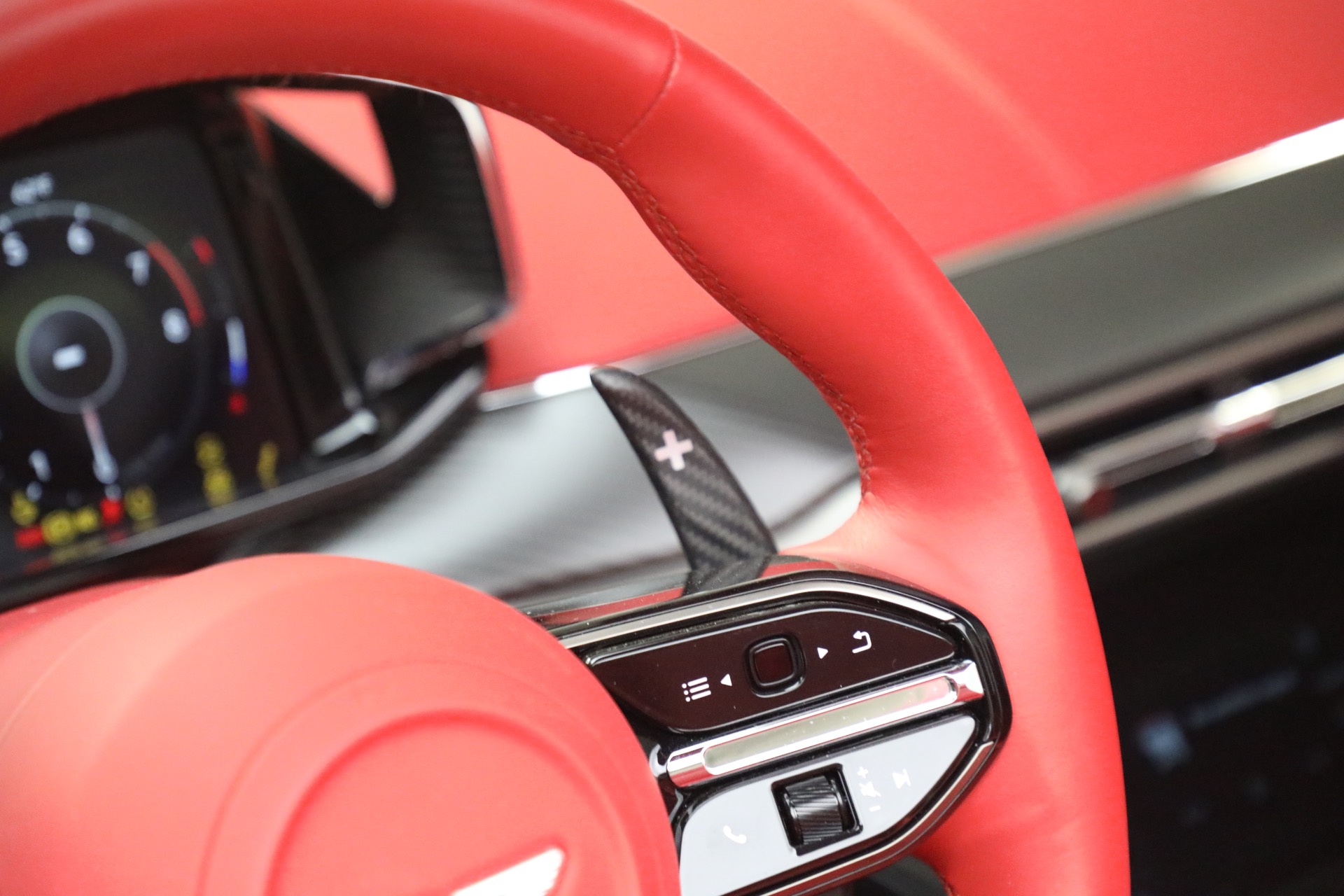 Used-2026-Aston-Martin-Vantage-Roadster