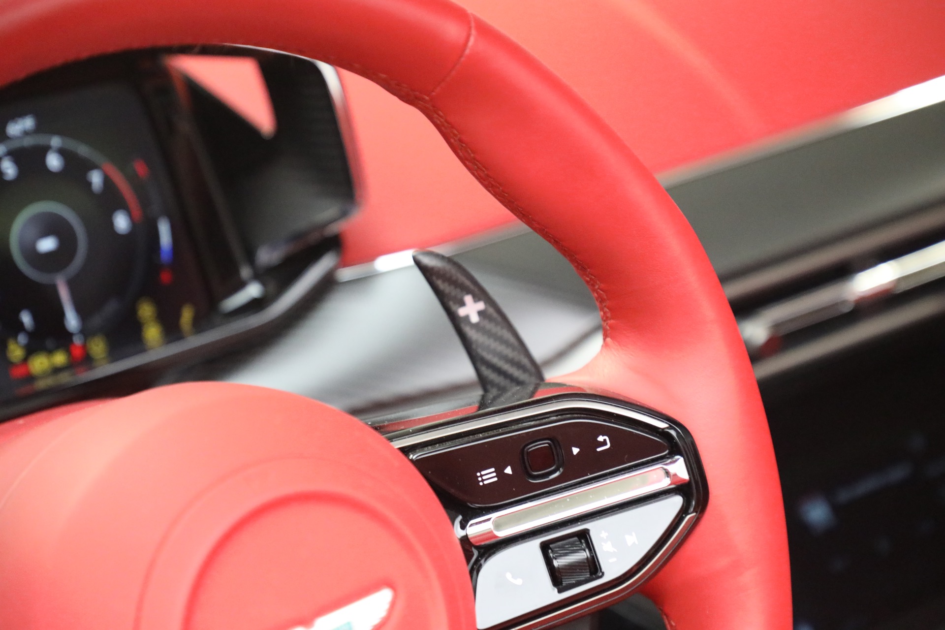 Used-2026-Aston-Martin-Vantage-Roadster