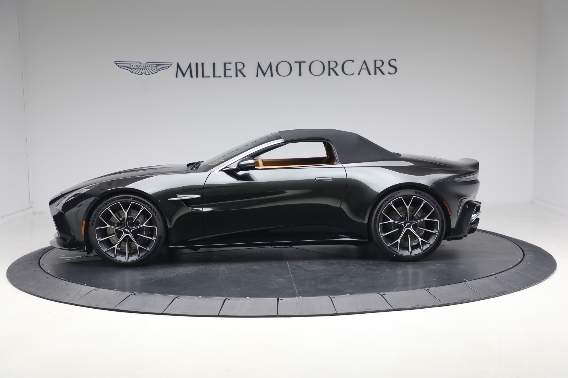 New-2026-Aston-Martin-Vantage-Roadster