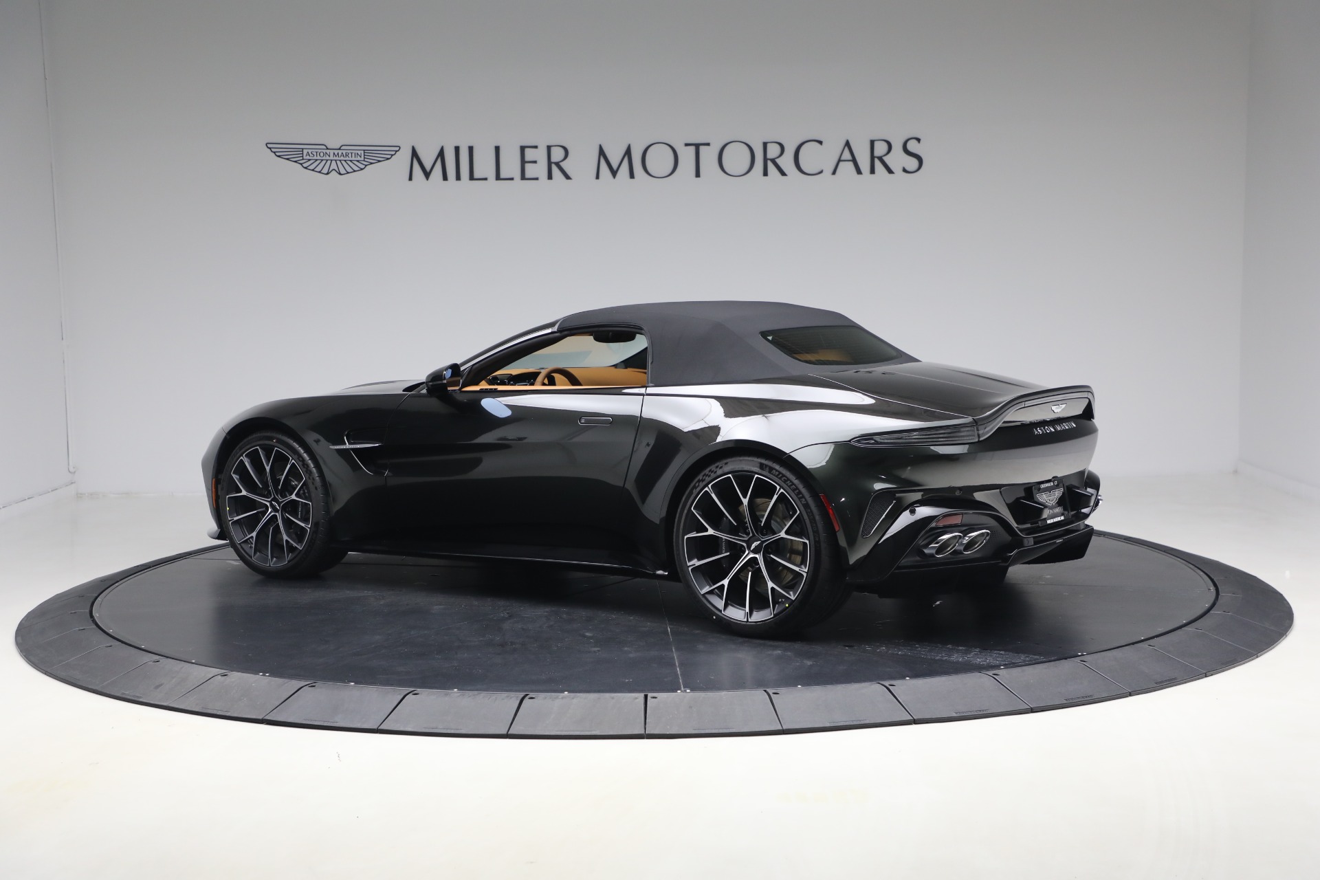 New-2026-Aston-Martin-Vantage-Roadster