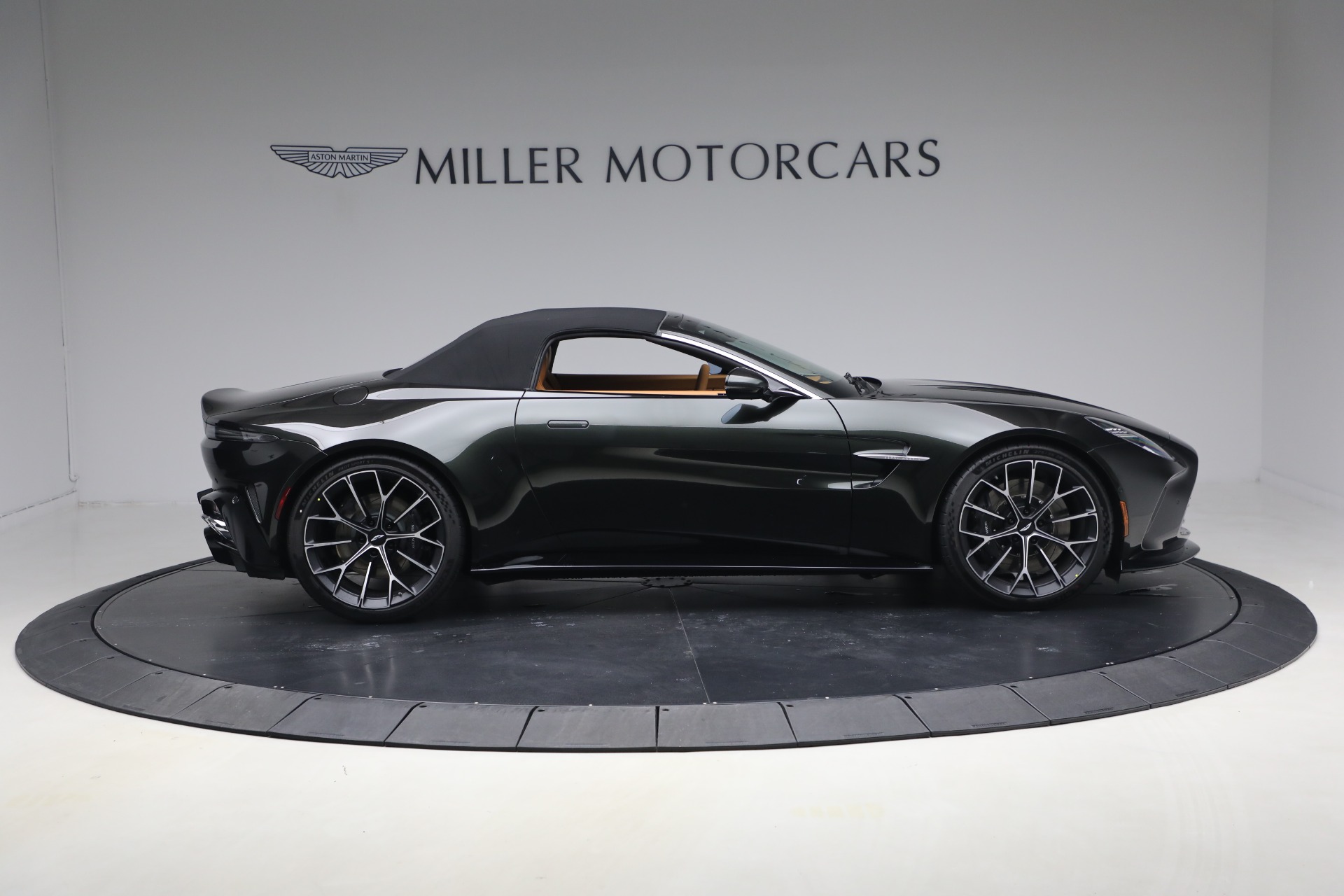 New-2026-Aston-Martin-Vantage-Roadster