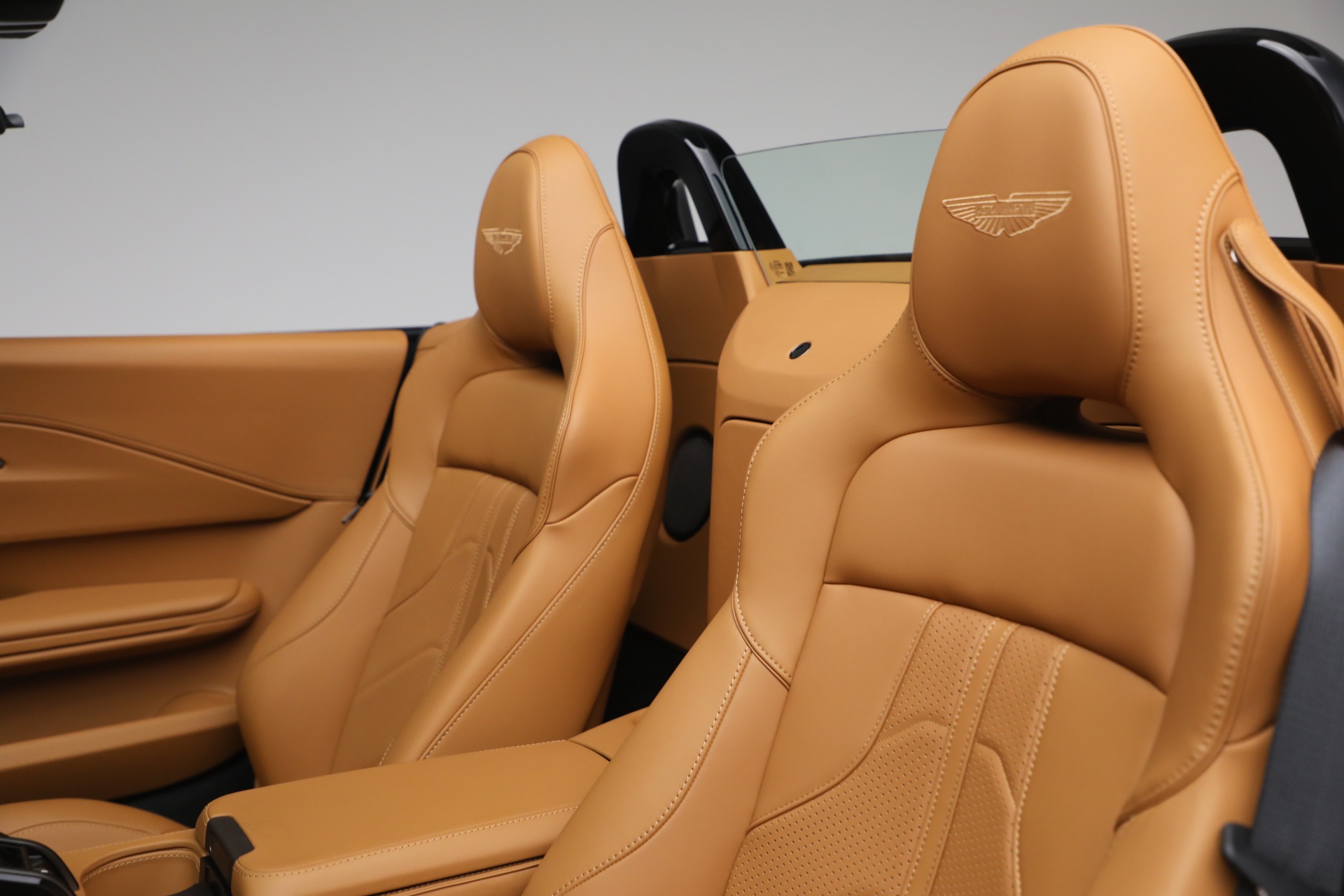 New-2026-Aston-Martin-Vantage-Roadster