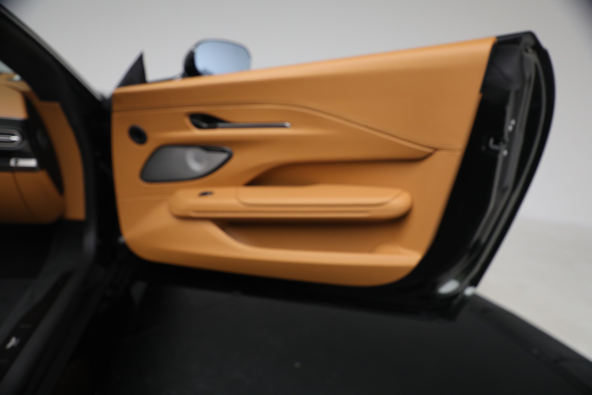 New-2026-Aston-Martin-Vantage-Roadster