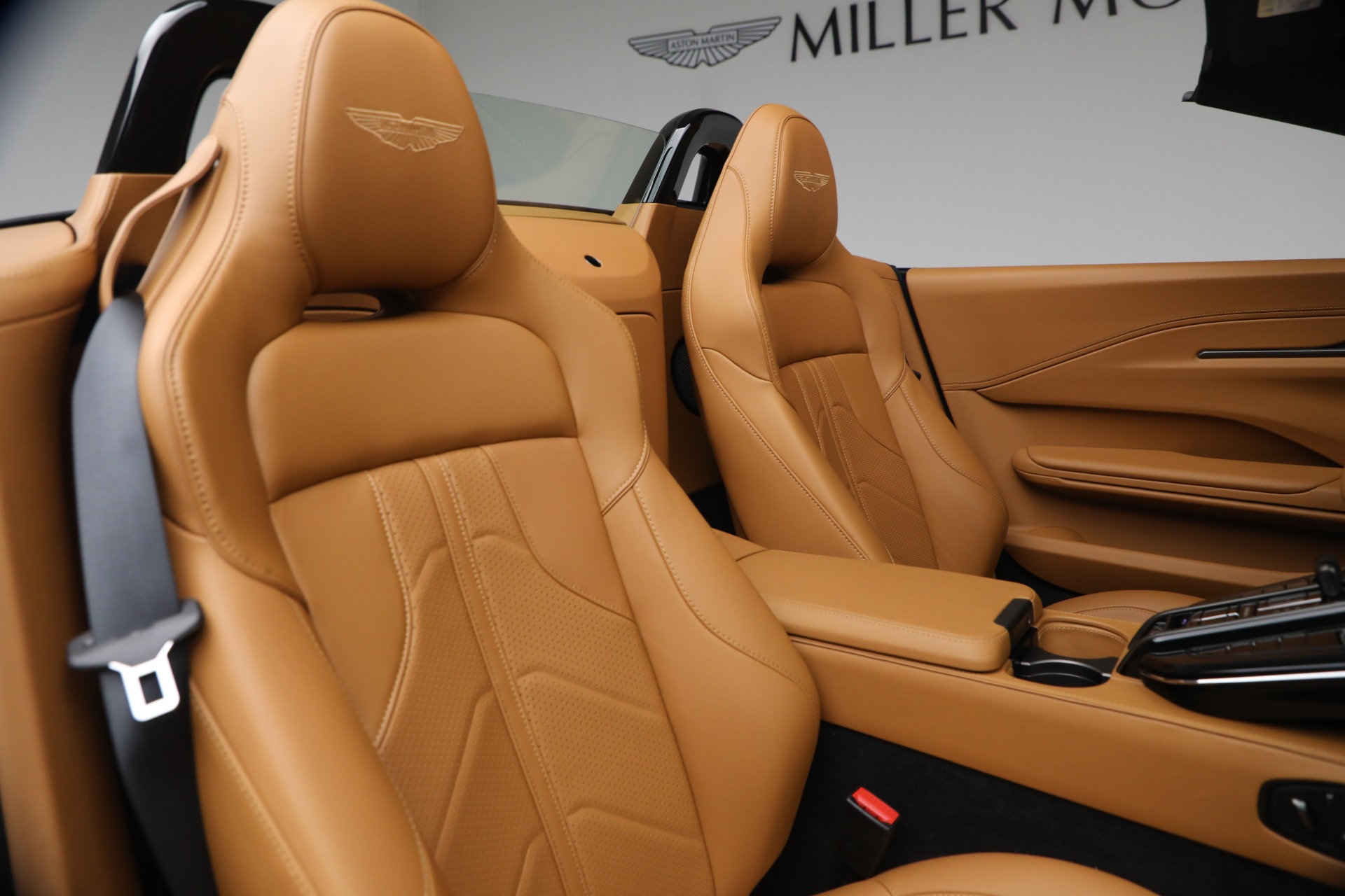 New-2026-Aston-Martin-Vantage-Roadster