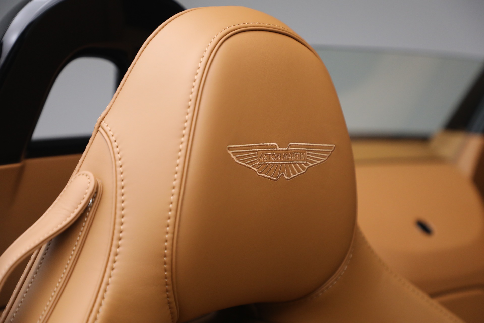 New-2026-Aston-Martin-Vantage-Roadster