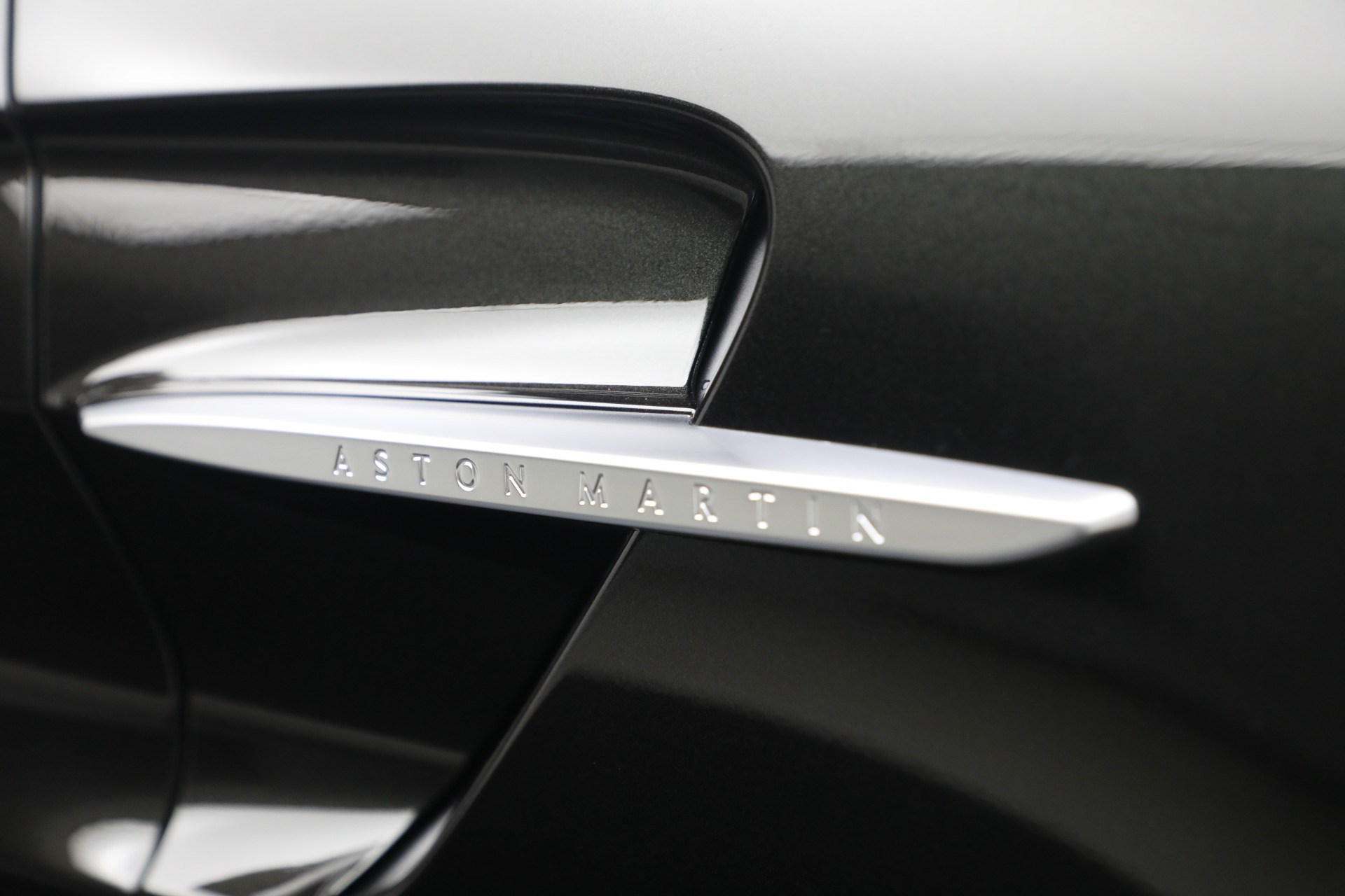 New-2026-Aston-Martin-Vantage-Roadster