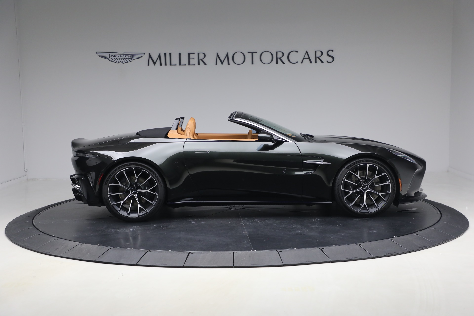 New-2026-Aston-Martin-Vantage-Roadster