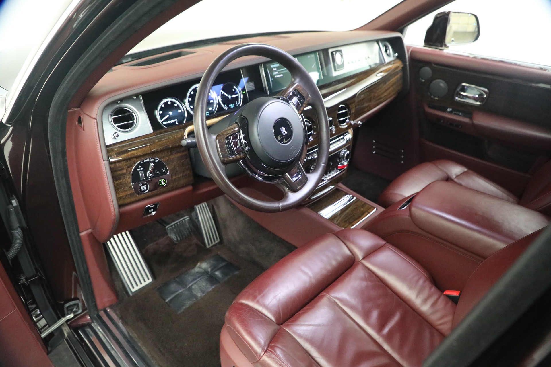 Used-2018-Rolls-Royce-Phantom-EWB
