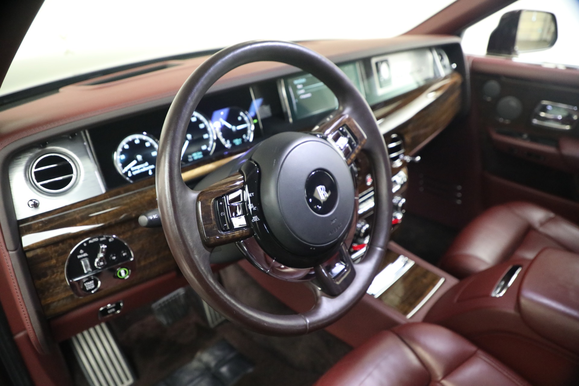 Used-2018-Rolls-Royce-Phantom-EWB