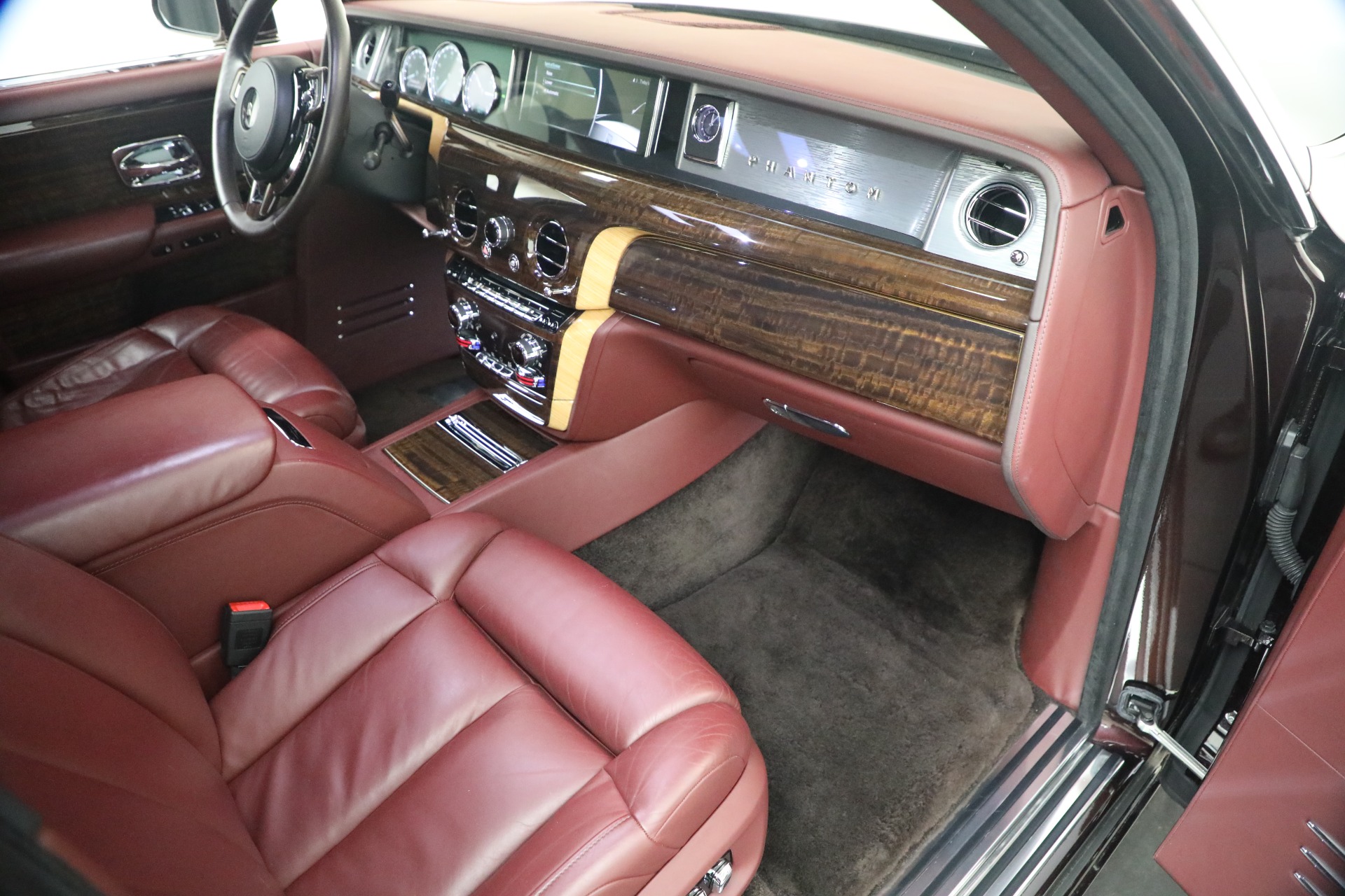 Used-2018-Rolls-Royce-Phantom-EWB
