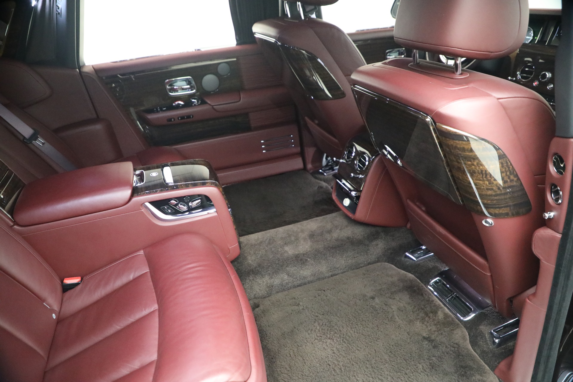 Used-2018-Rolls-Royce-Phantom-EWB