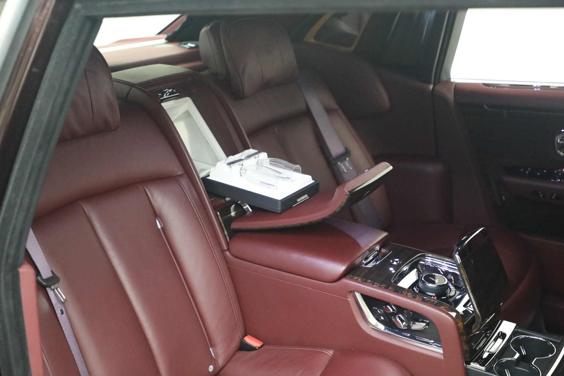 Used-2018-Rolls-Royce-Phantom-EWB