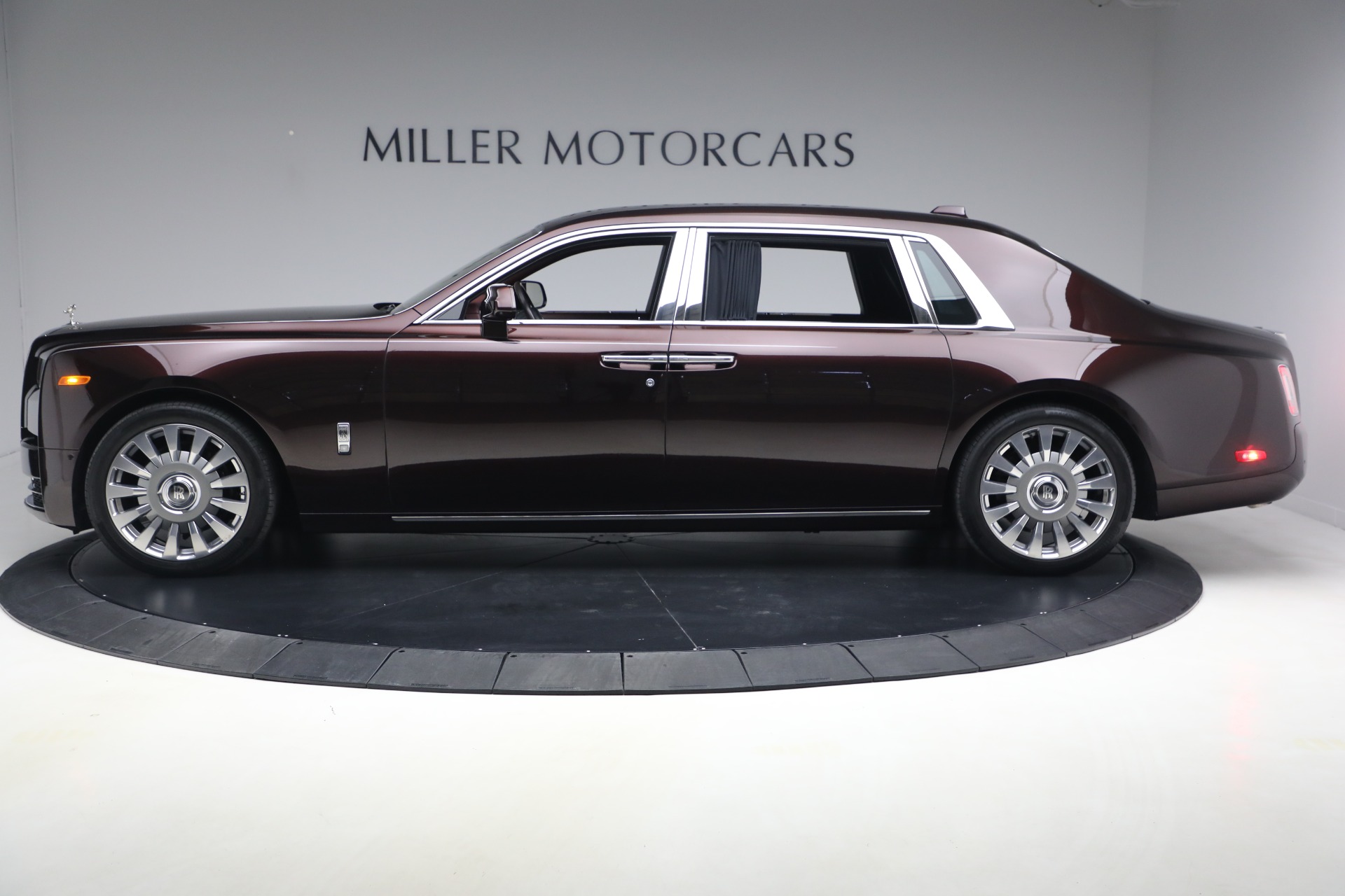 Used-2018-Rolls-Royce-Phantom-EWB