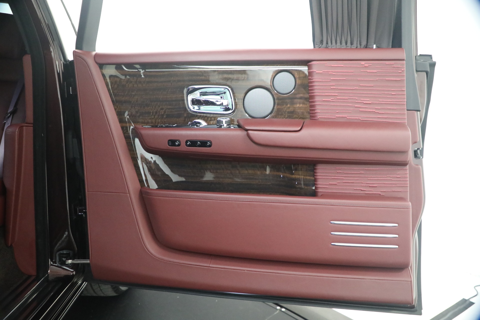 Used-2018-Rolls-Royce-Phantom-EWB