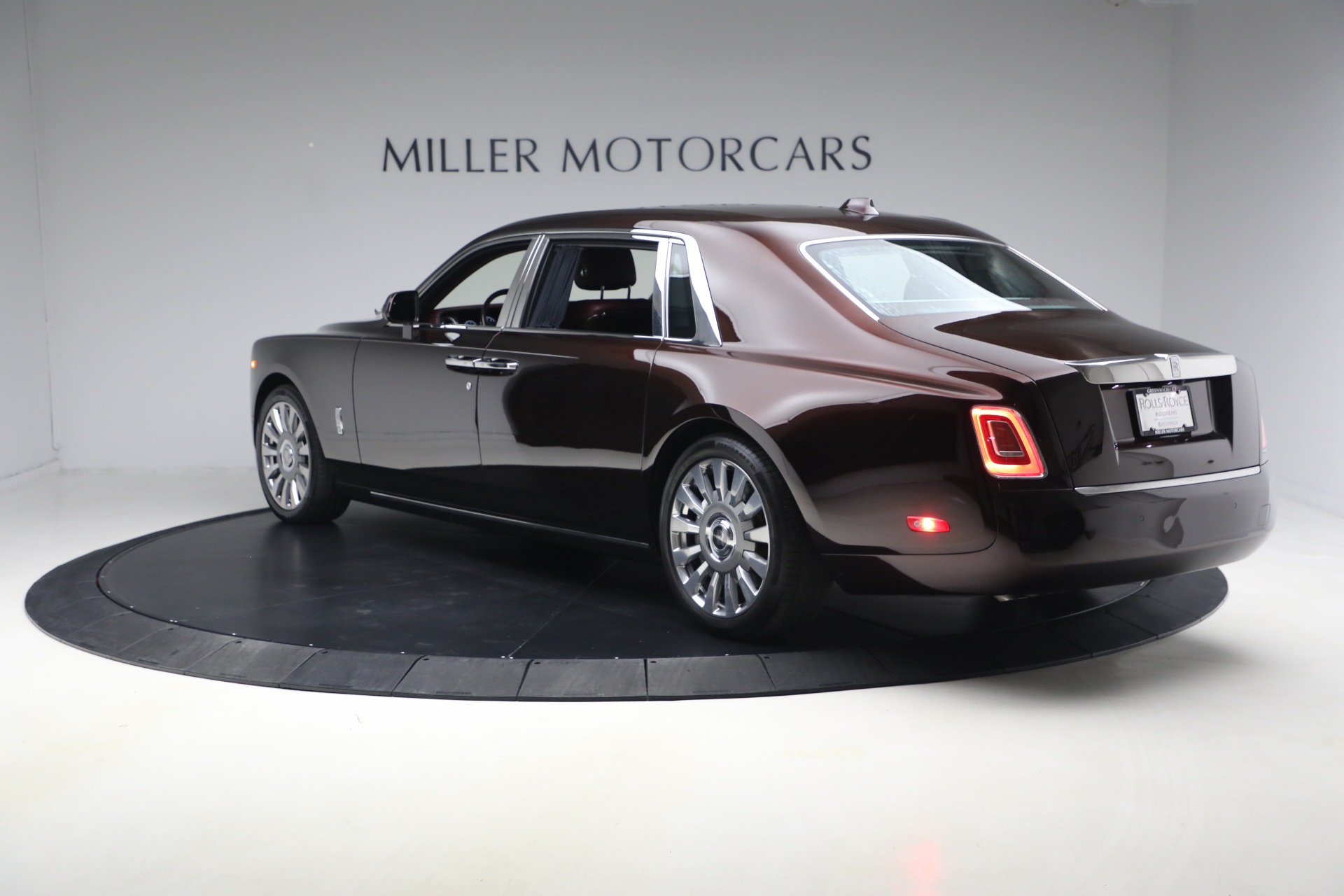 Used-2018-Rolls-Royce-Phantom-EWB