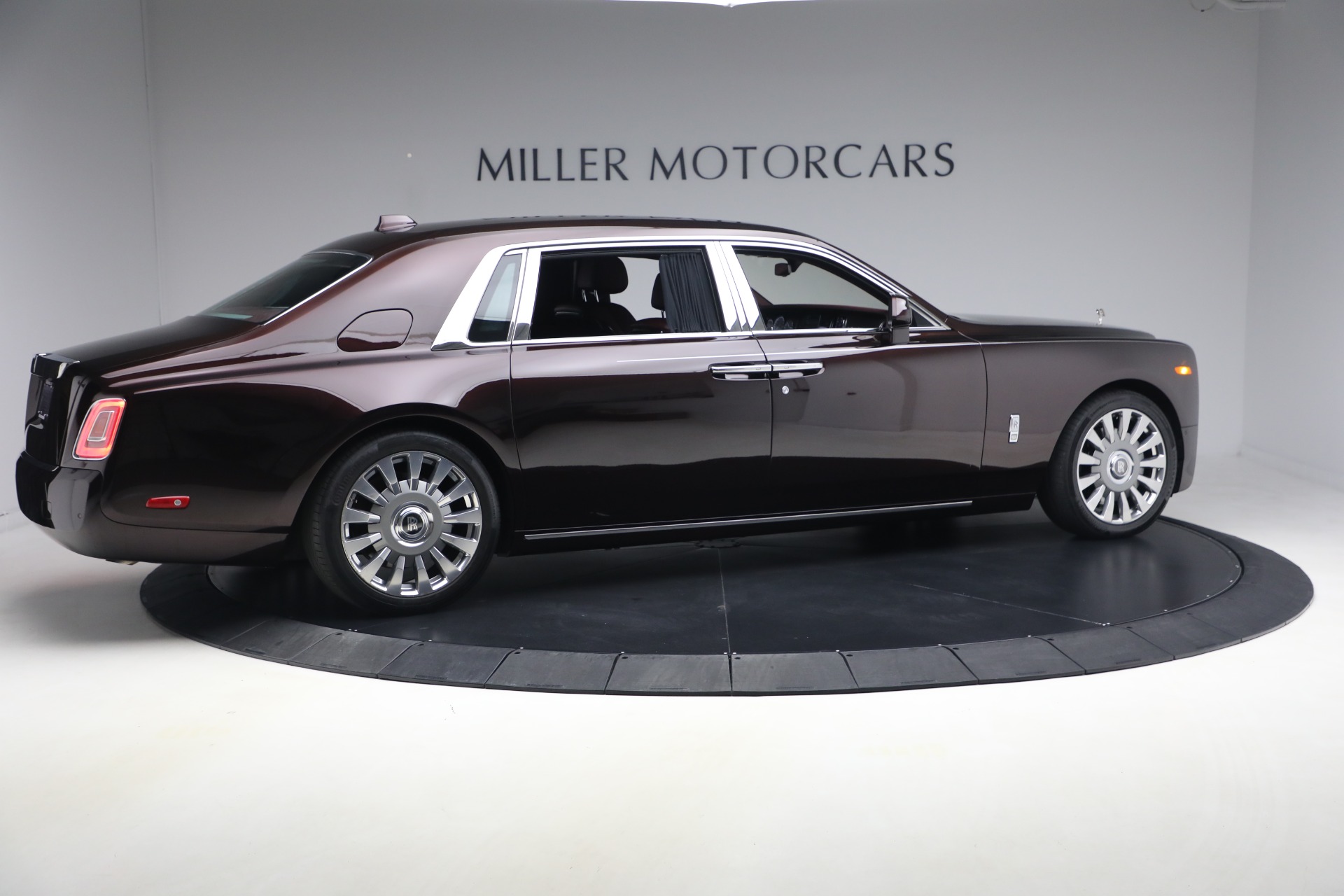 Used-2018-Rolls-Royce-Phantom-EWB