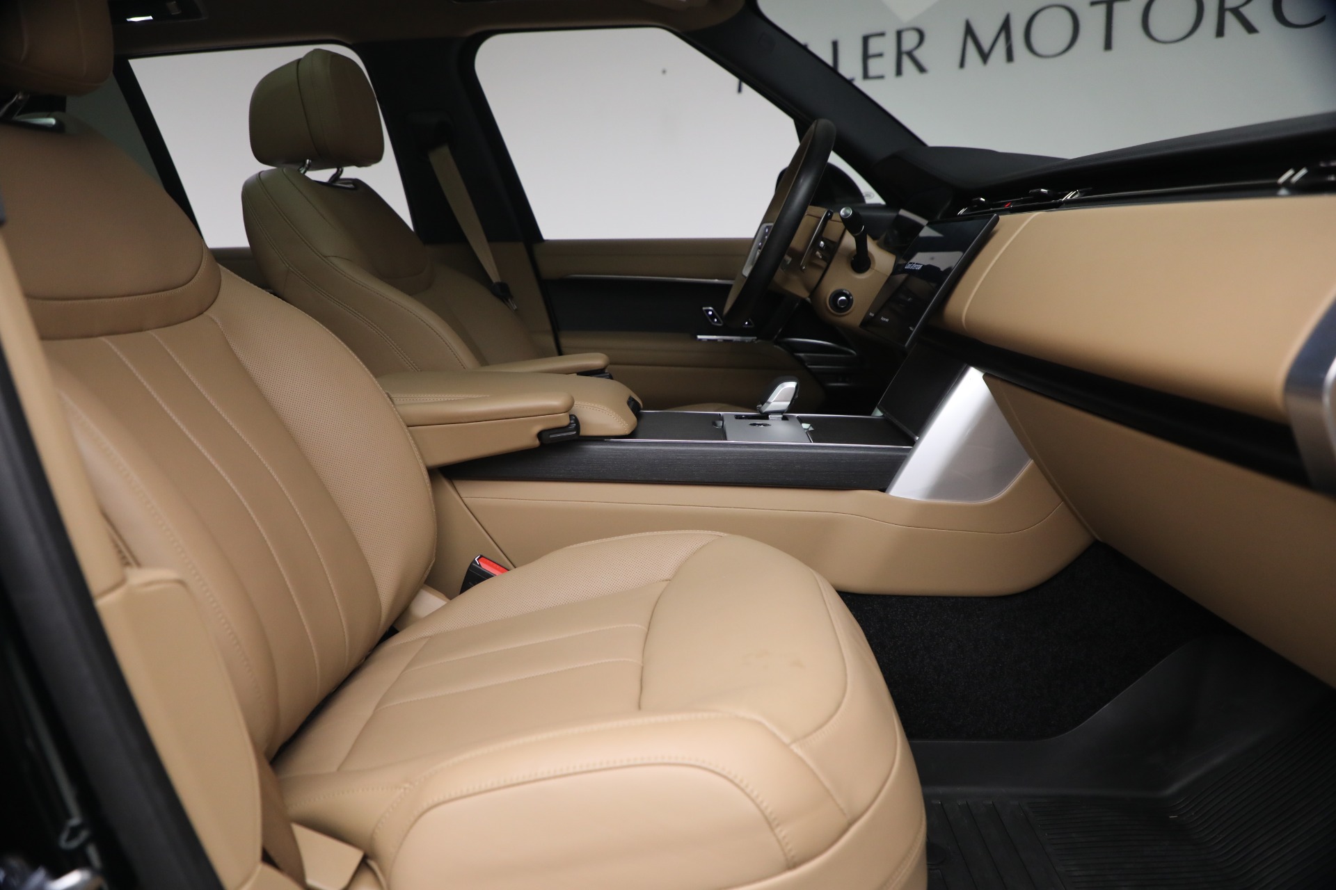 Used-2025-Land-Rover-Range-Rover-P530-SE
