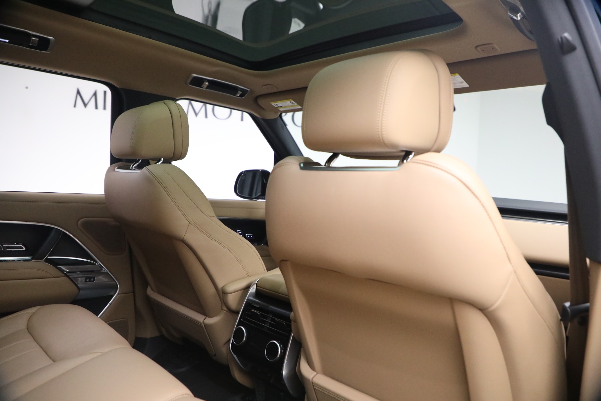 Used-2025-Land-Rover-Range-Rover-P530-SE