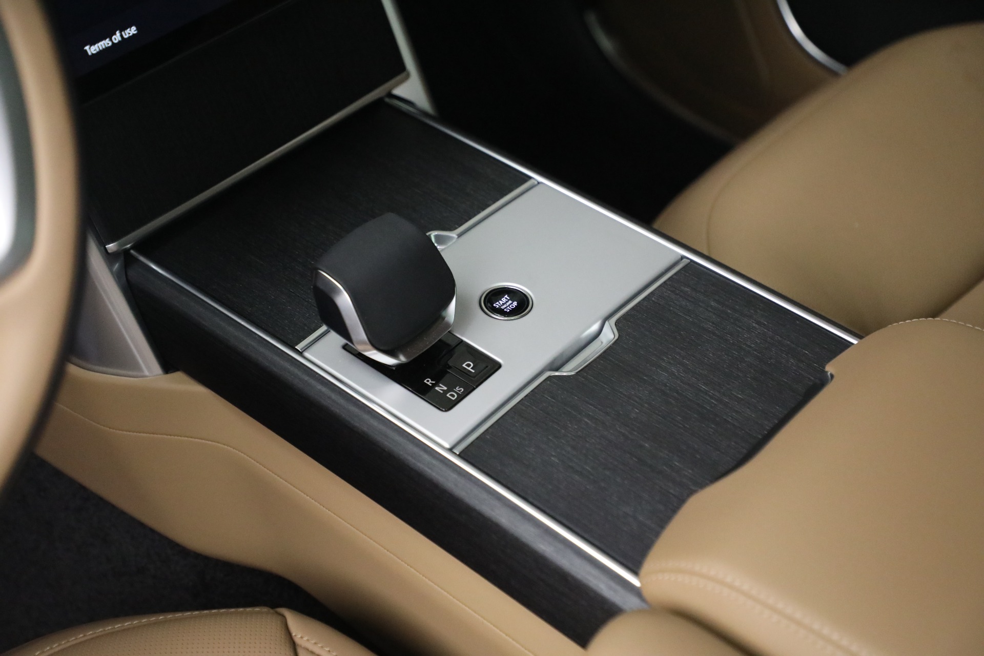 Used-2025-Land-Rover-Range-Rover-P530-SE