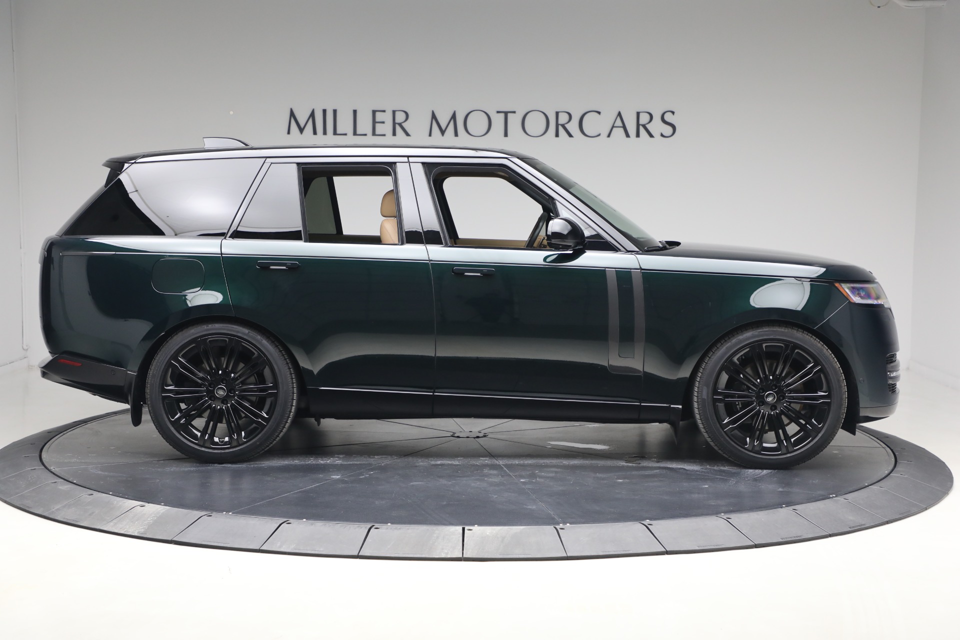 Used-2025-Land-Rover-Range-Rover-P530-SE