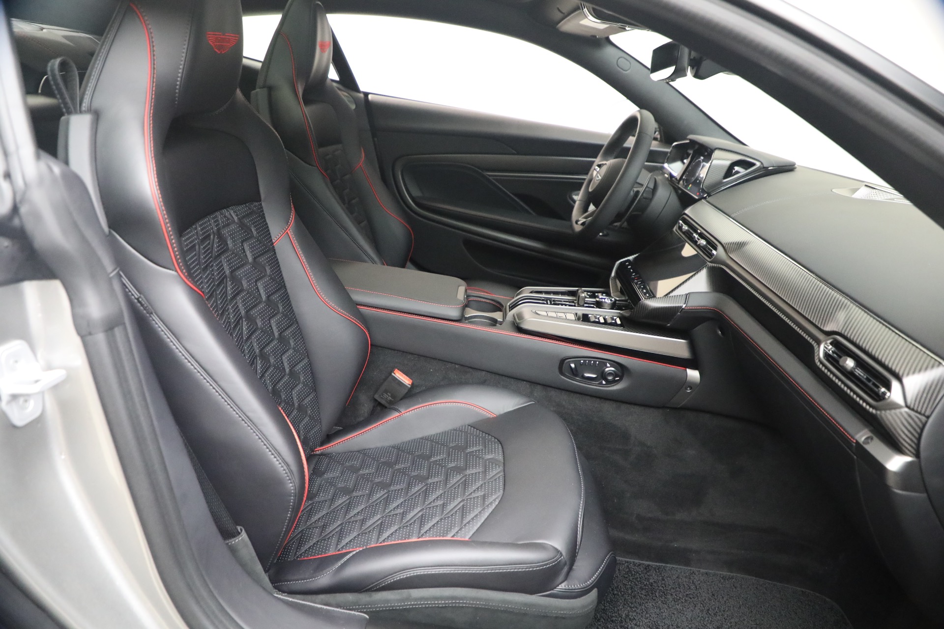 New-2026-Aston-Martin-Vanquish
