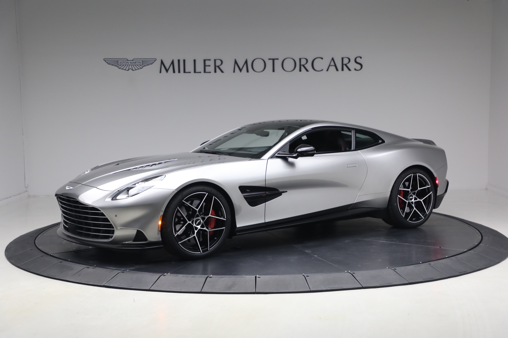 New-2026-Aston-Martin-Vanquish