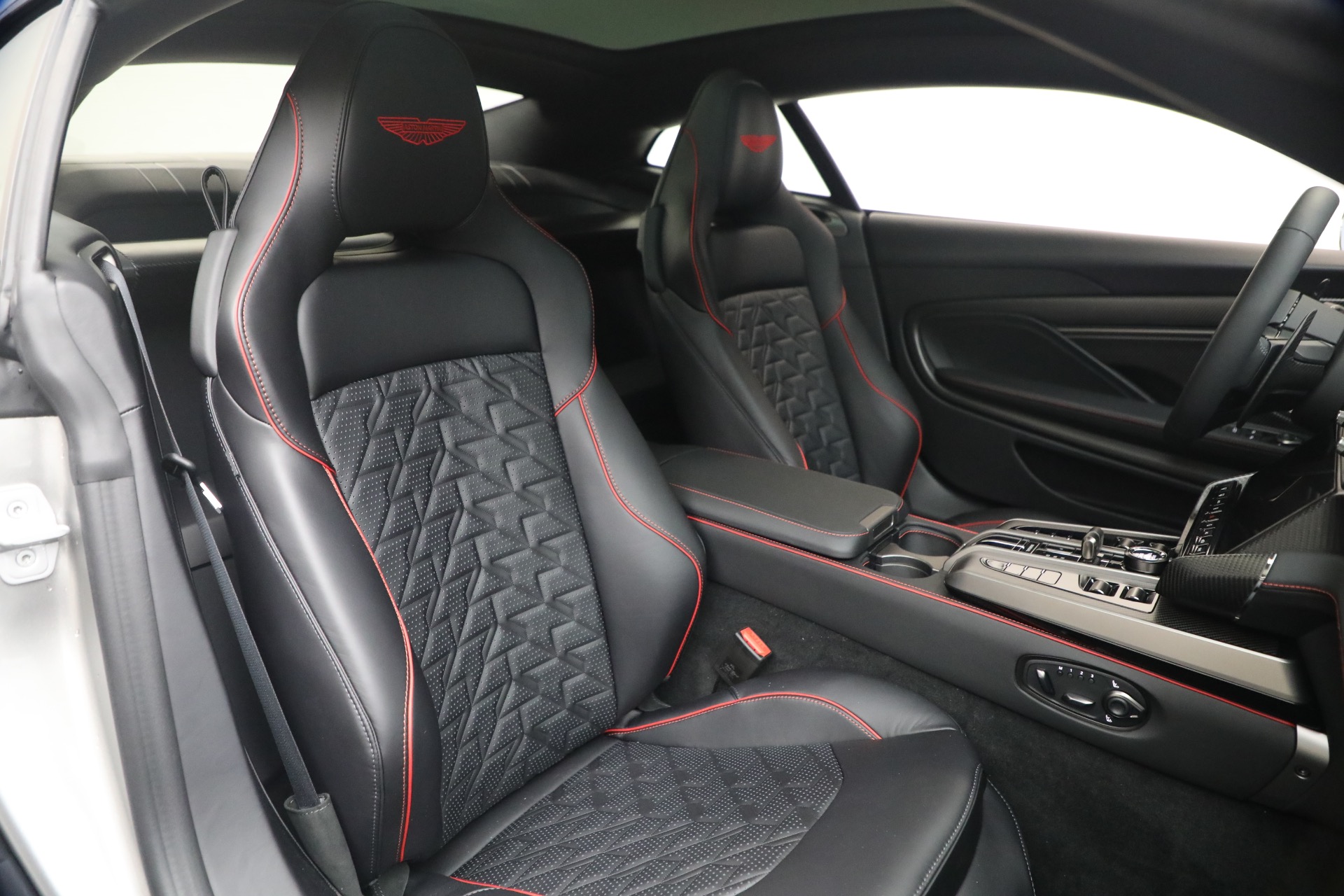 New-2026-Aston-Martin-Vanquish