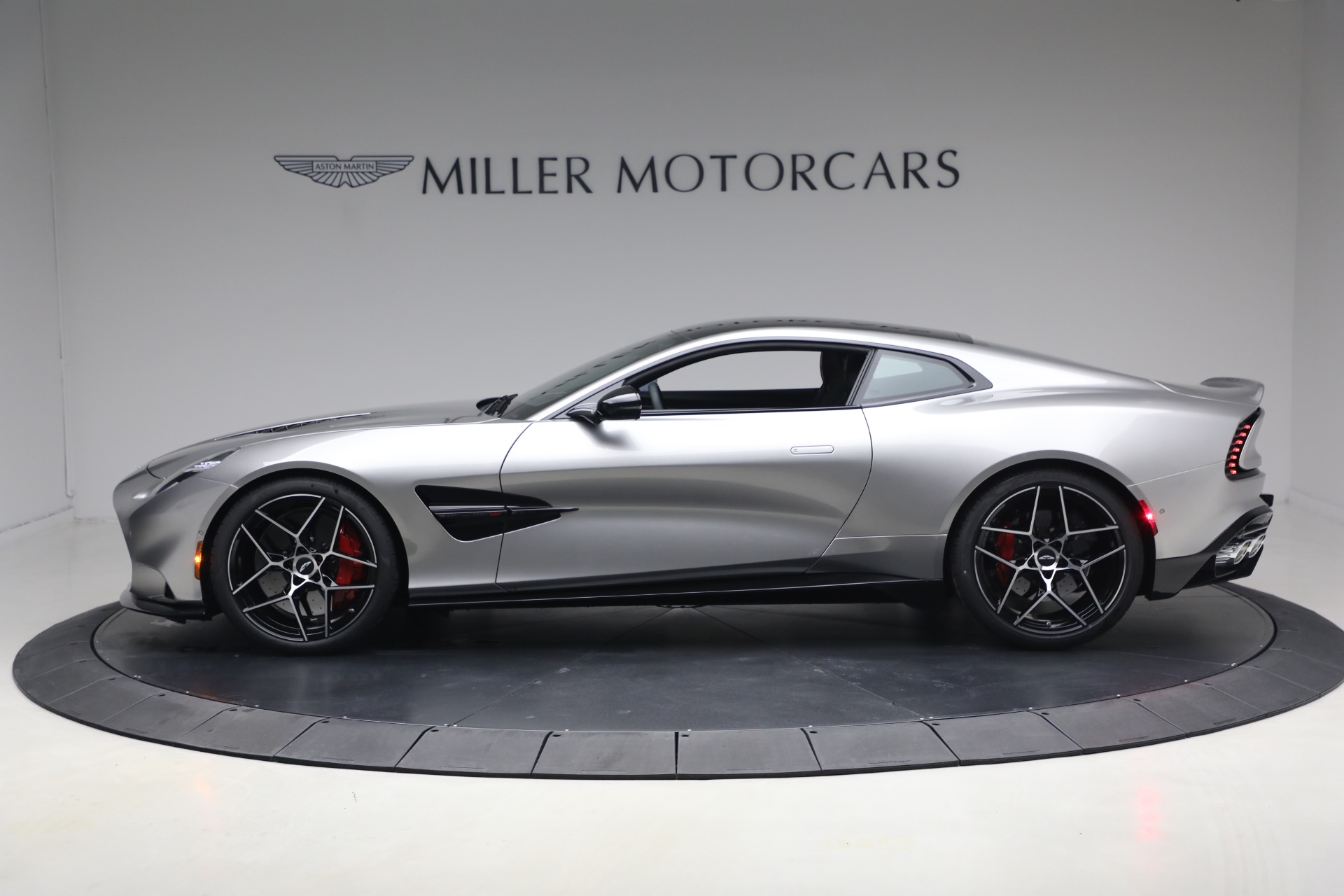 New-2026-Aston-Martin-Vanquish