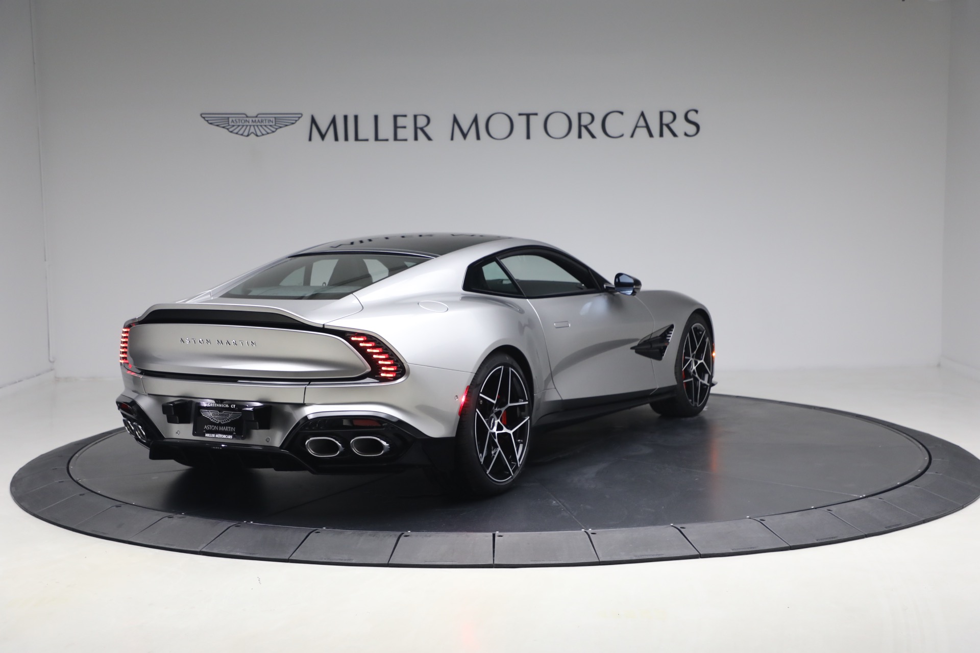 New-2026-Aston-Martin-Vanquish
