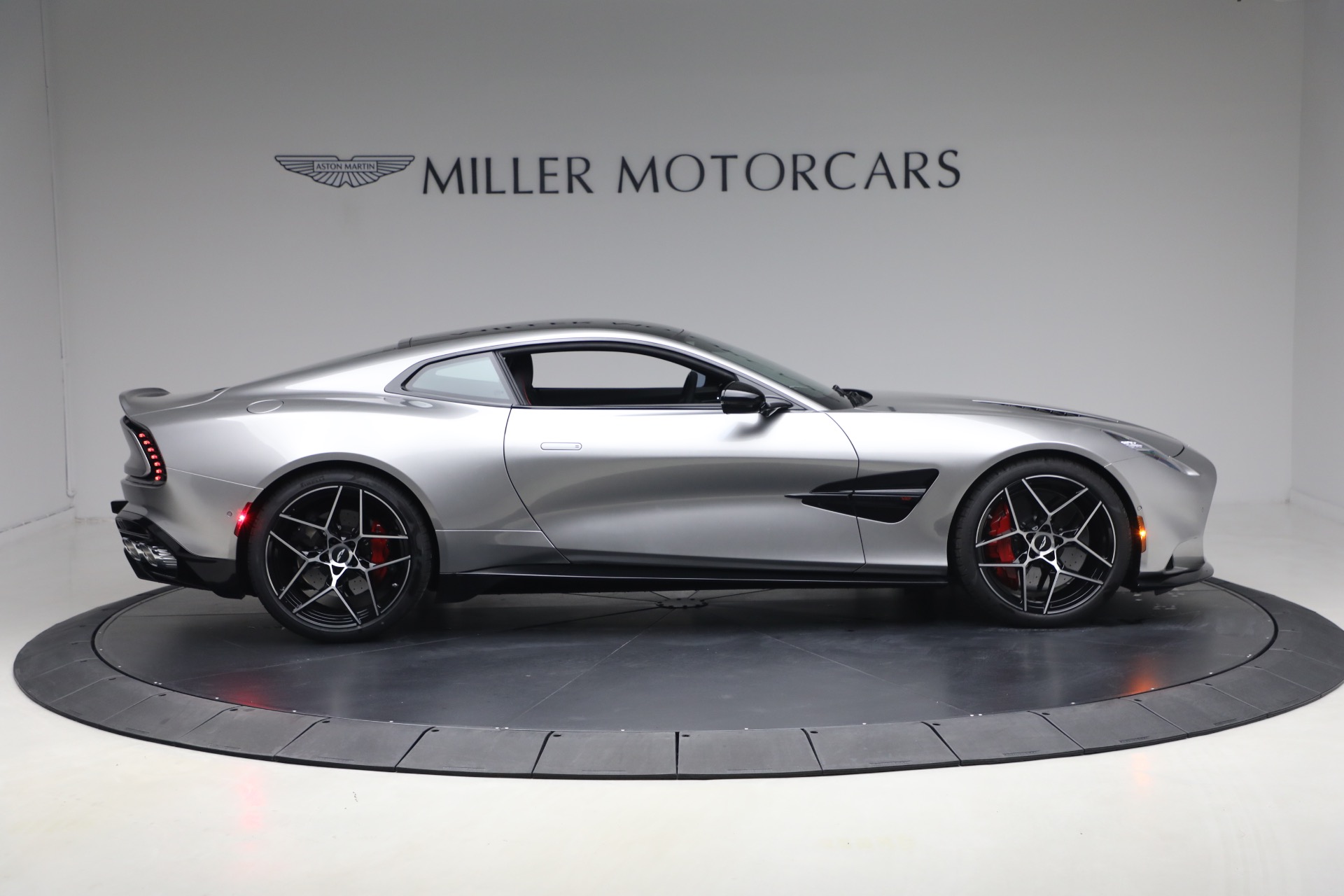New-2026-Aston-Martin-Vanquish