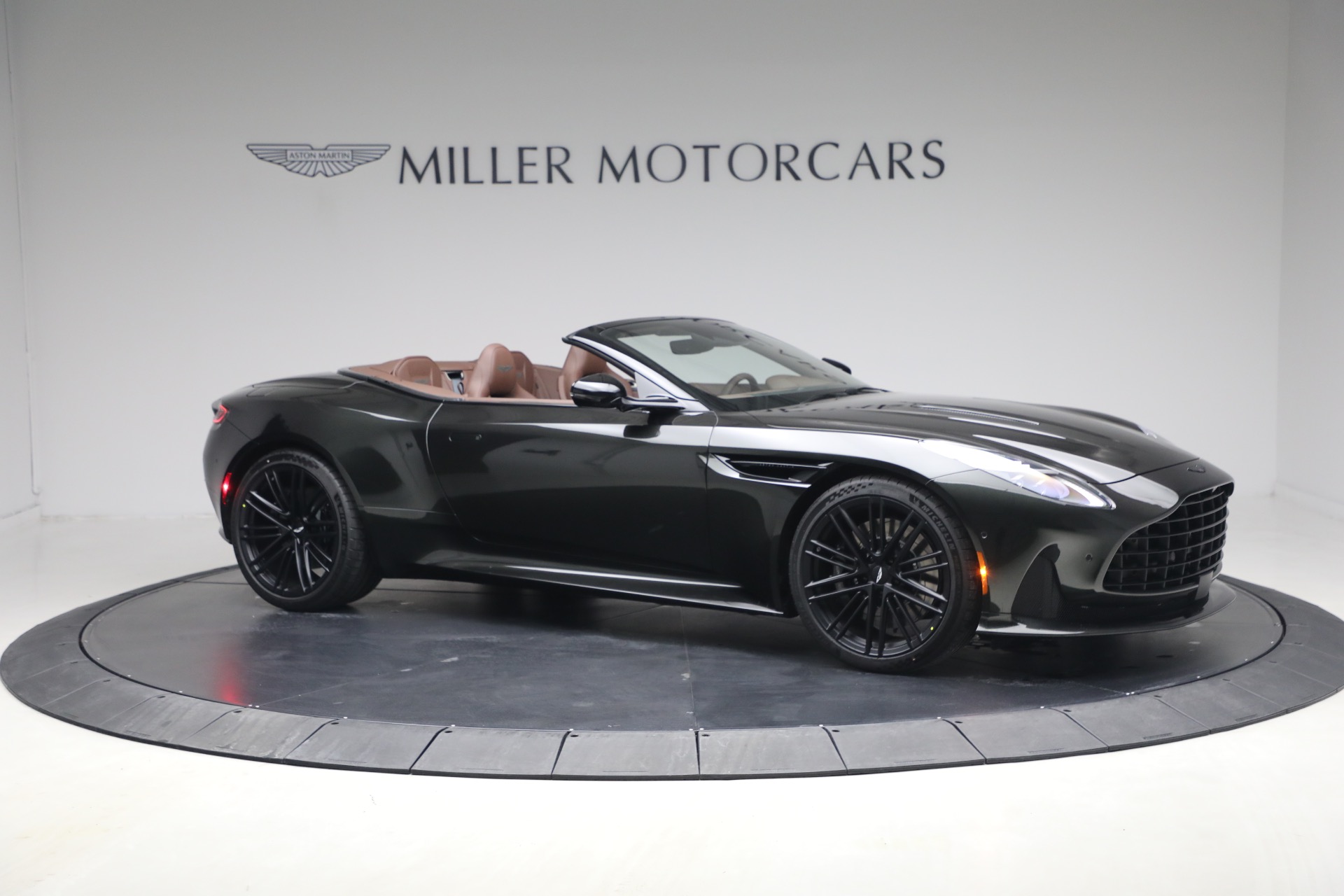 New-2026-Aston-Martin-DB12-Volante