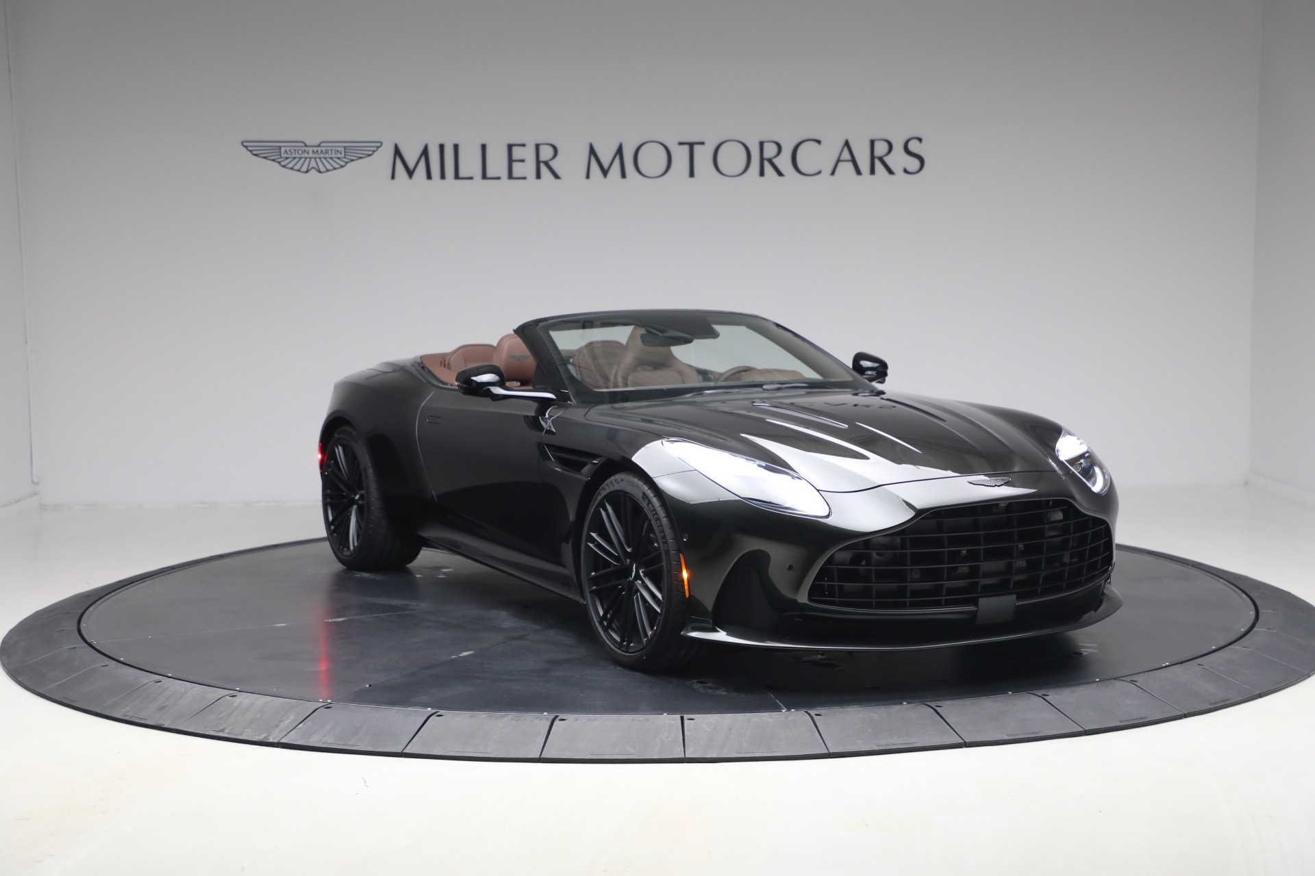 New-2026-Aston-Martin-DB12-Volante