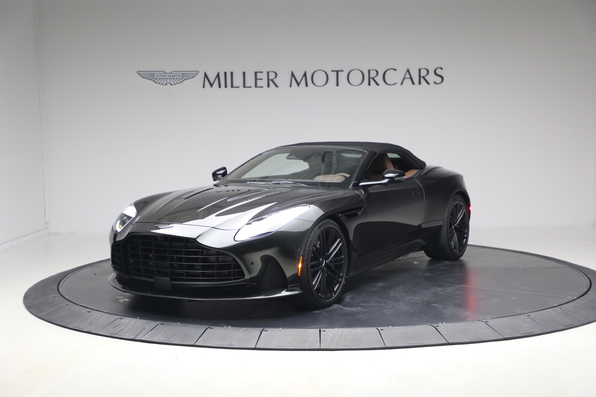 New-2026-Aston-Martin-DB12-Volante