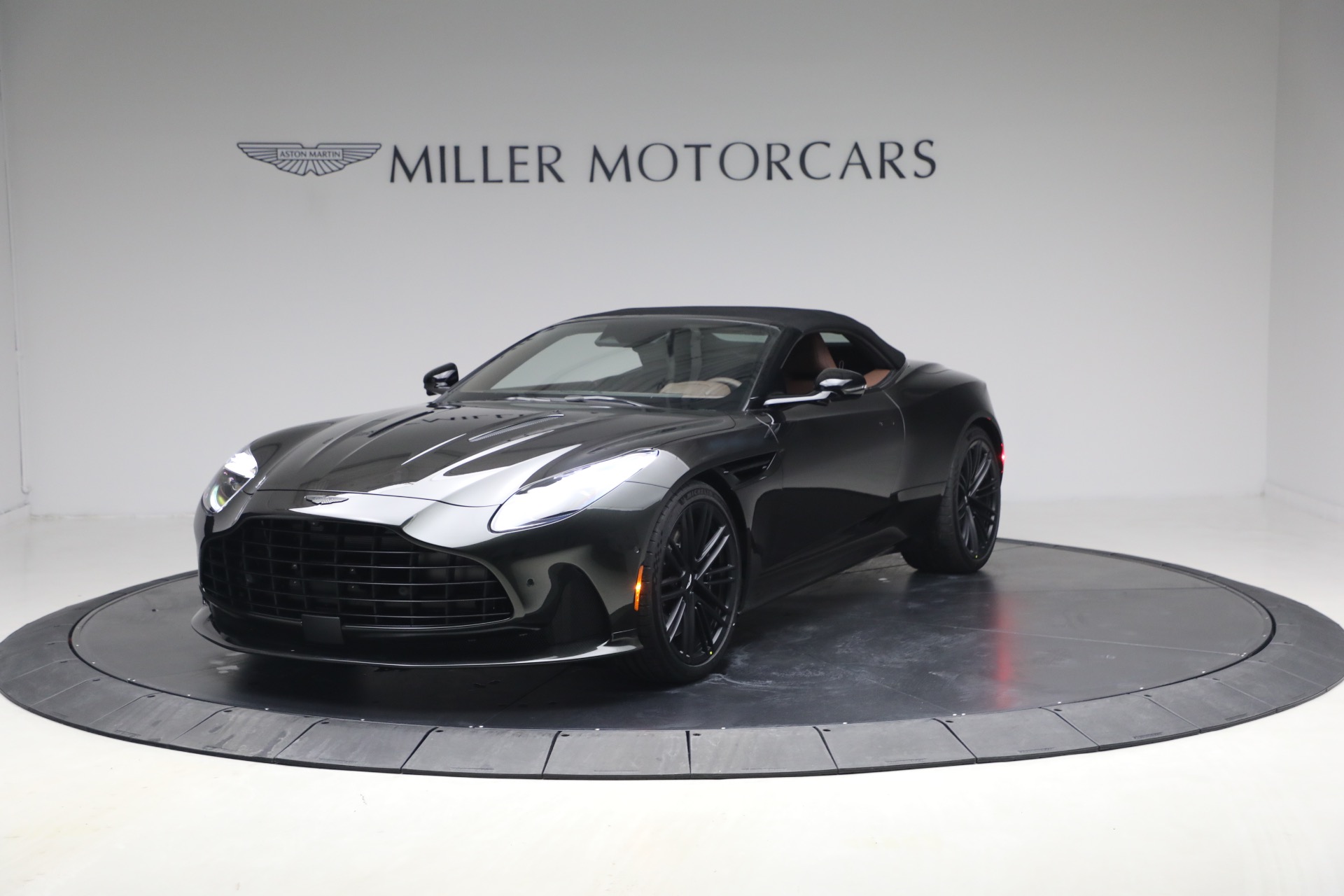 New-2026-Aston-Martin-DB12-Volante